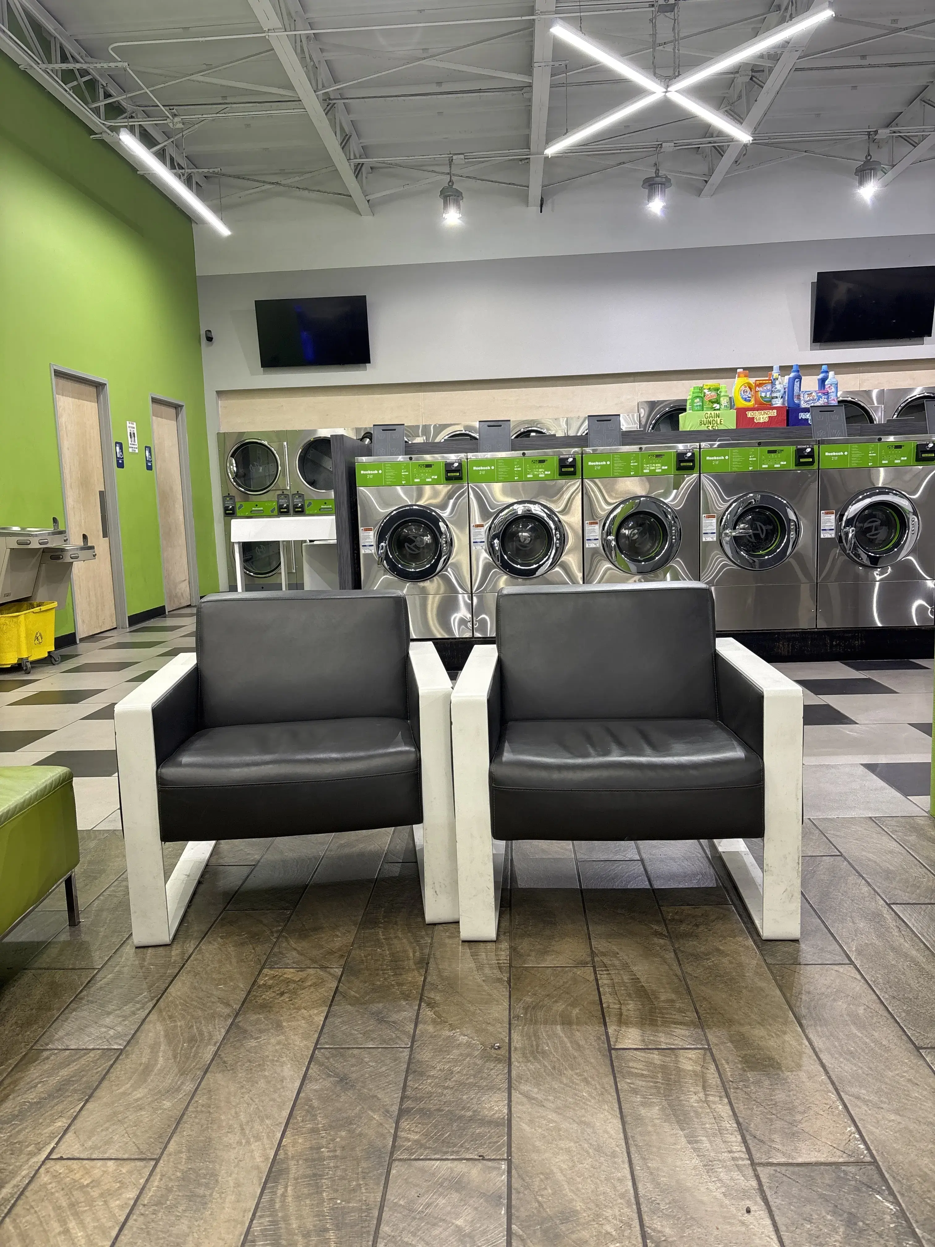 SpinXpress Laundry - Palm Blvd - Wash & Fold Services thumbnail 20