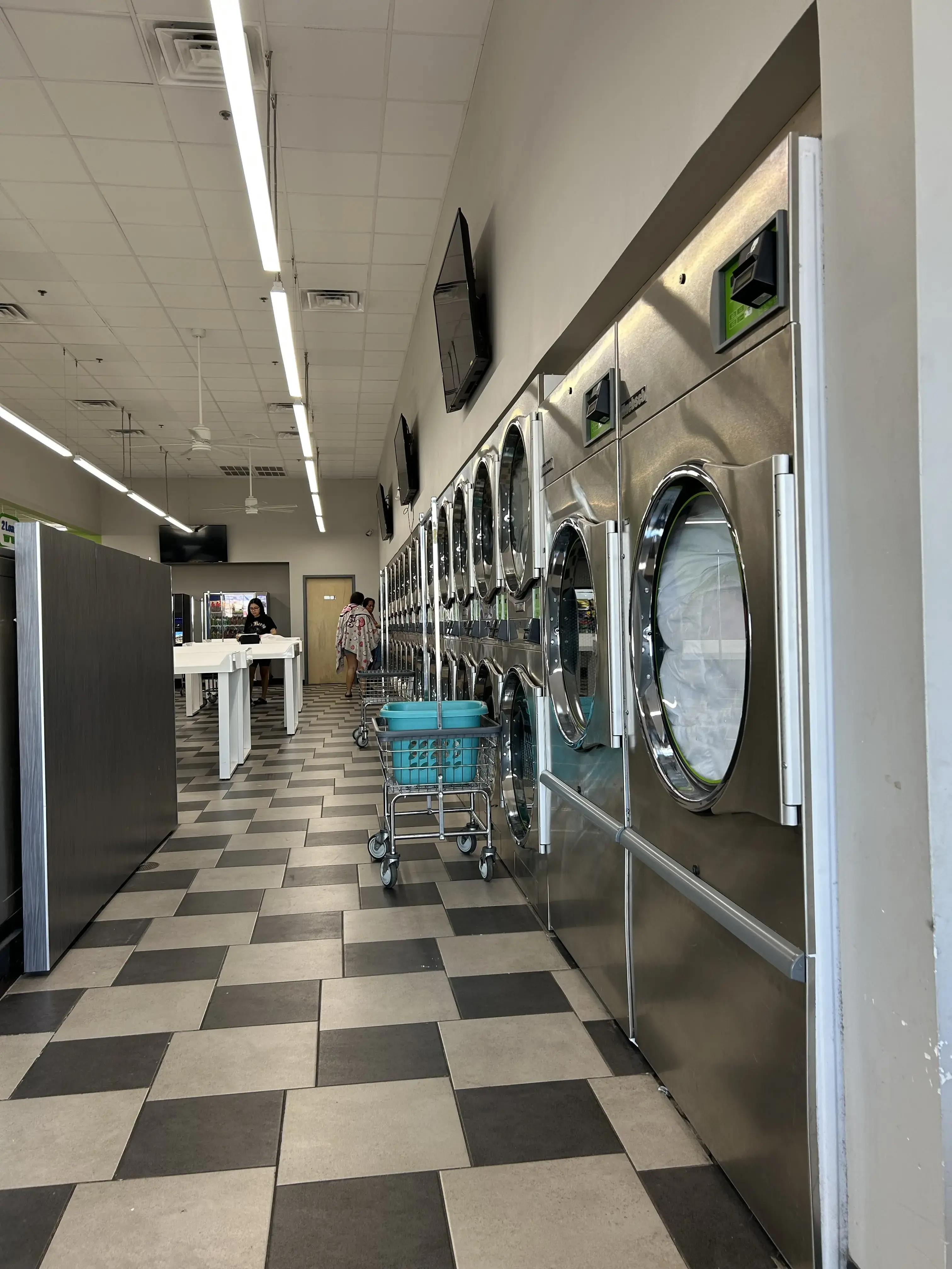 SpinXpress Laundry - South McAllen - Wash & Fold Services - Image 10