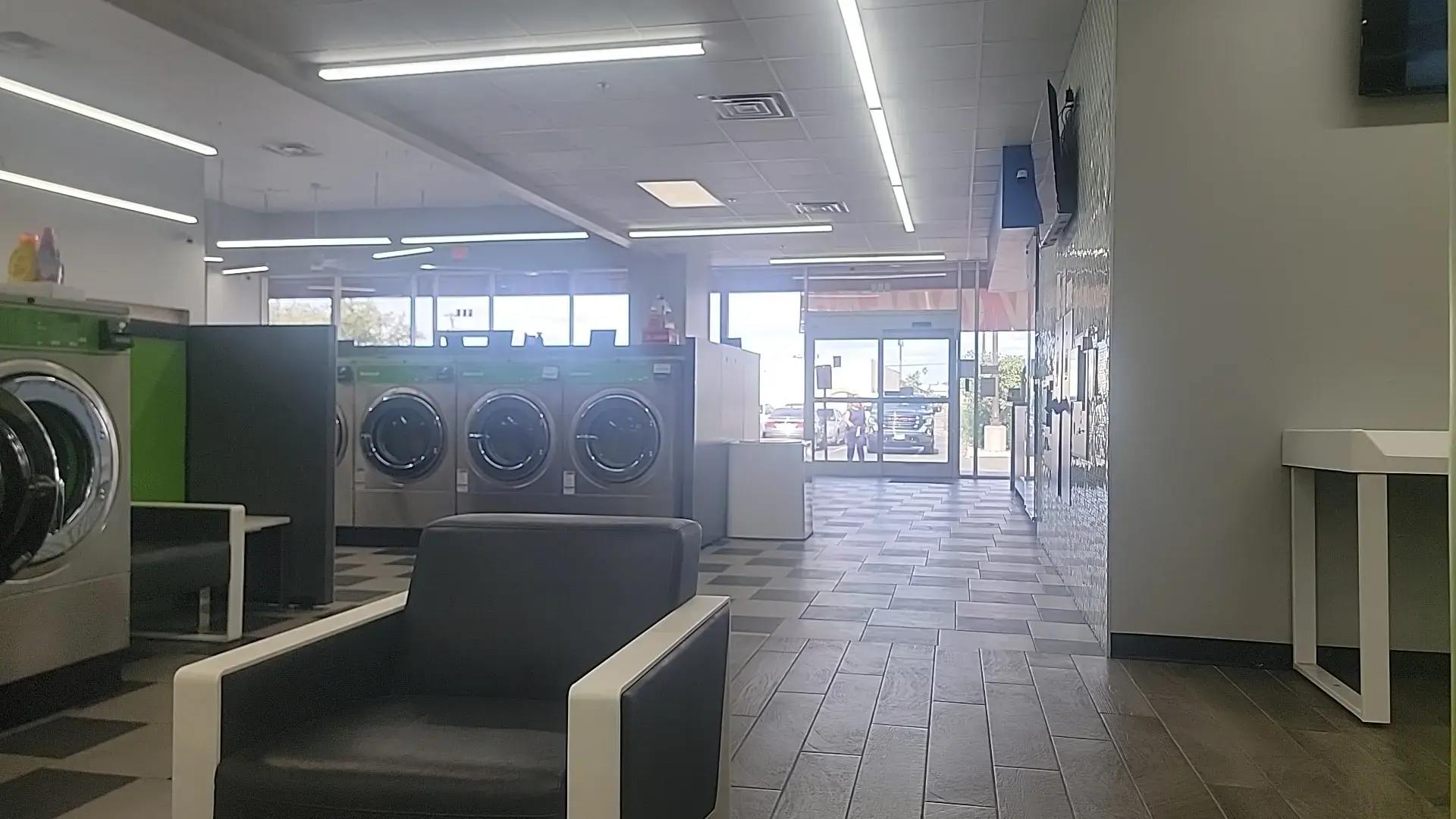 SpinXpress Laundry - South McAllen - Wash & Fold Services - Image 19