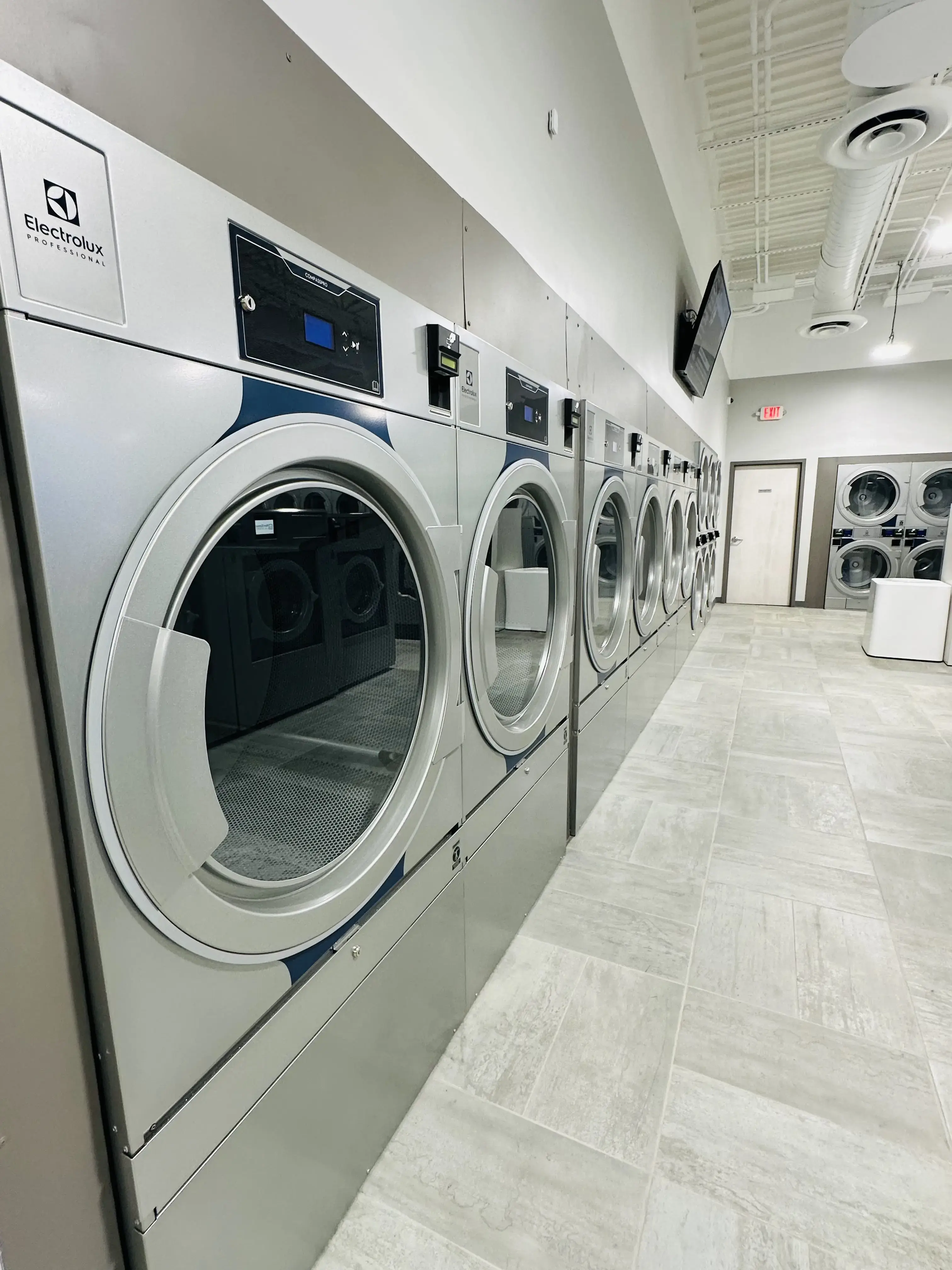 SpinXpress Laundry - Vegas Trail - Wash & Fold Services - Image 13