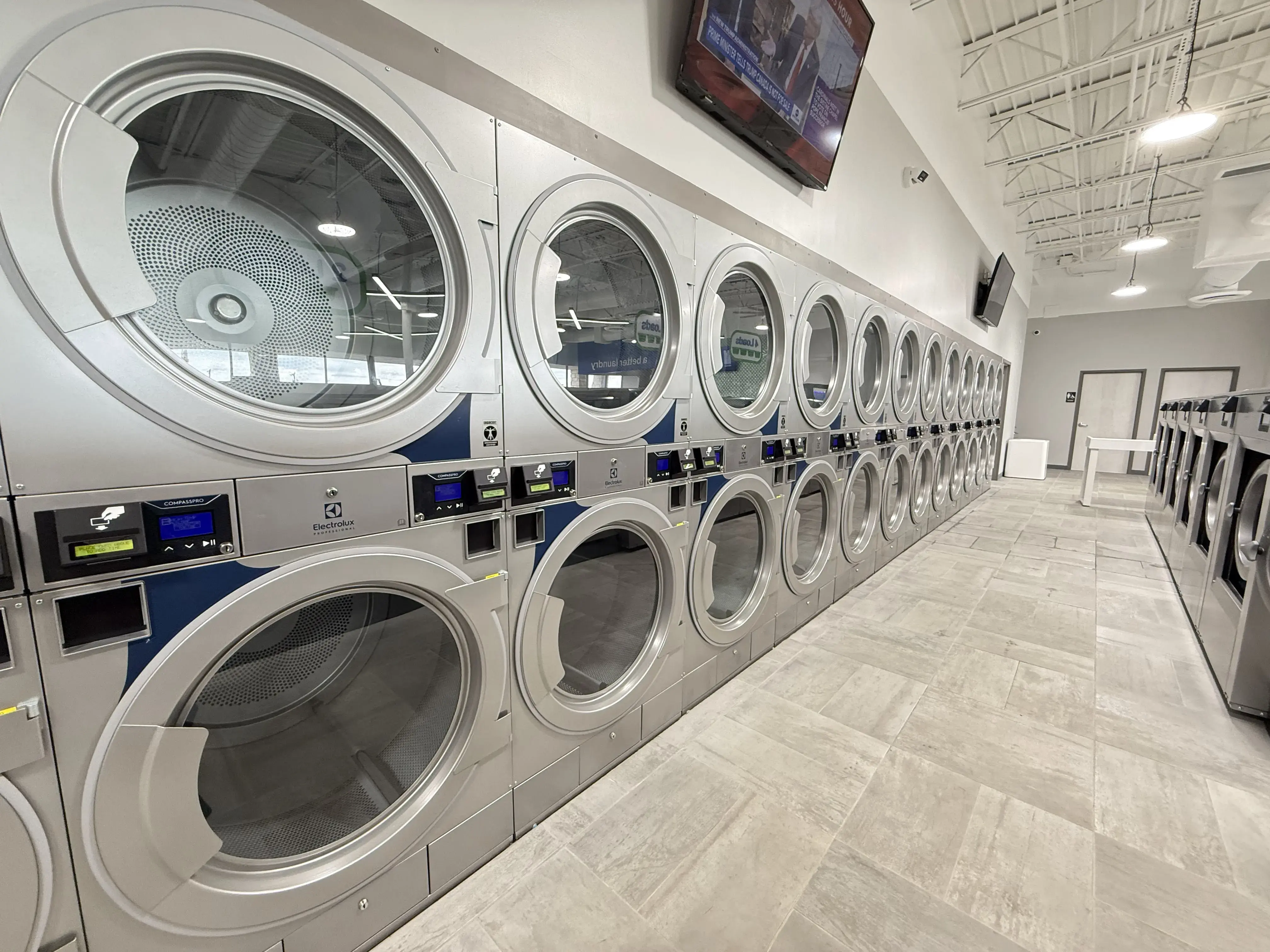 SpinXpress Laundry - Vegas Trail - Wash & Fold Services thumbnail 16