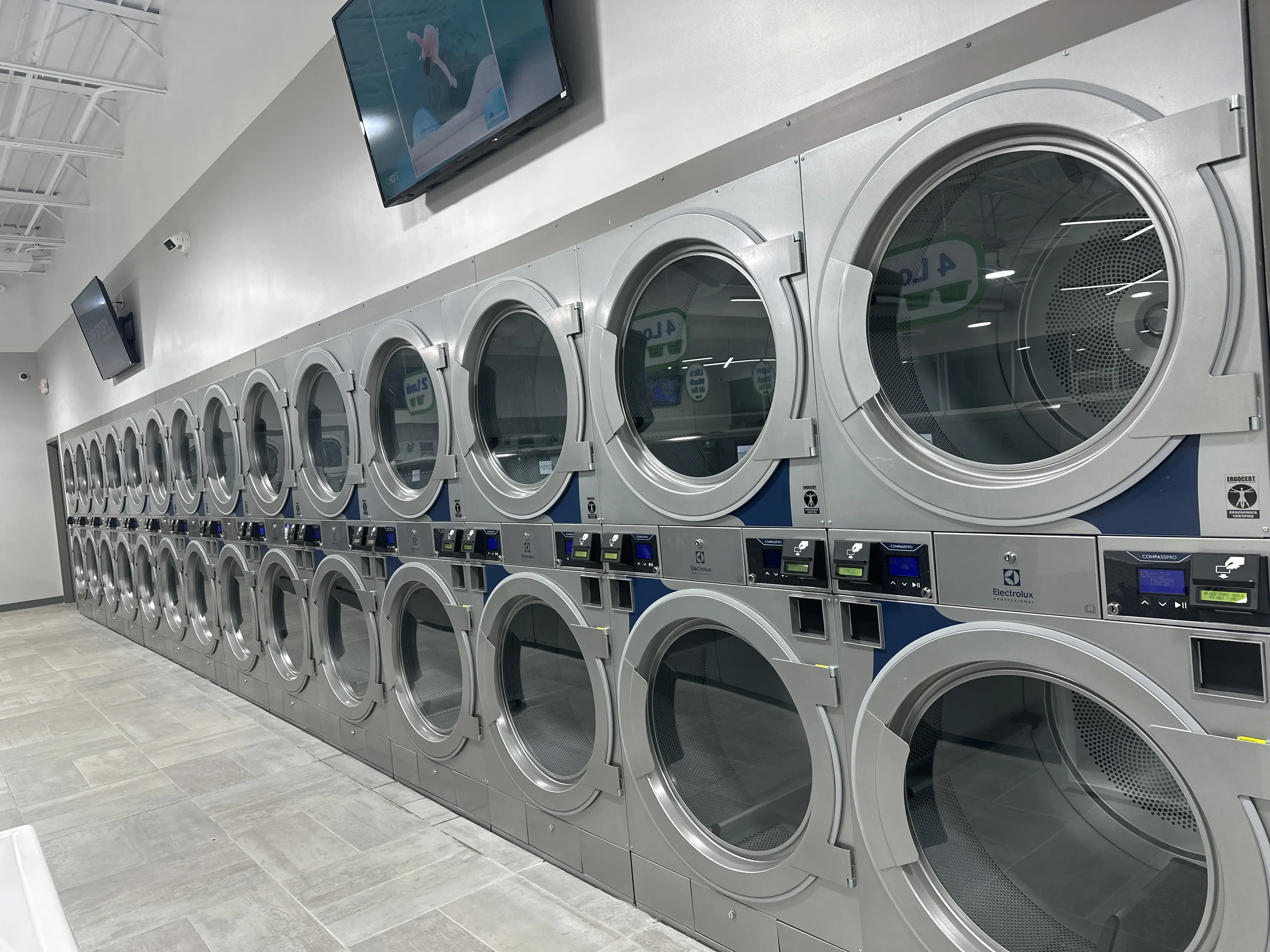 SpinXpress Laundry - Vegas Trail - Wash & Fold Services thumbnail 17