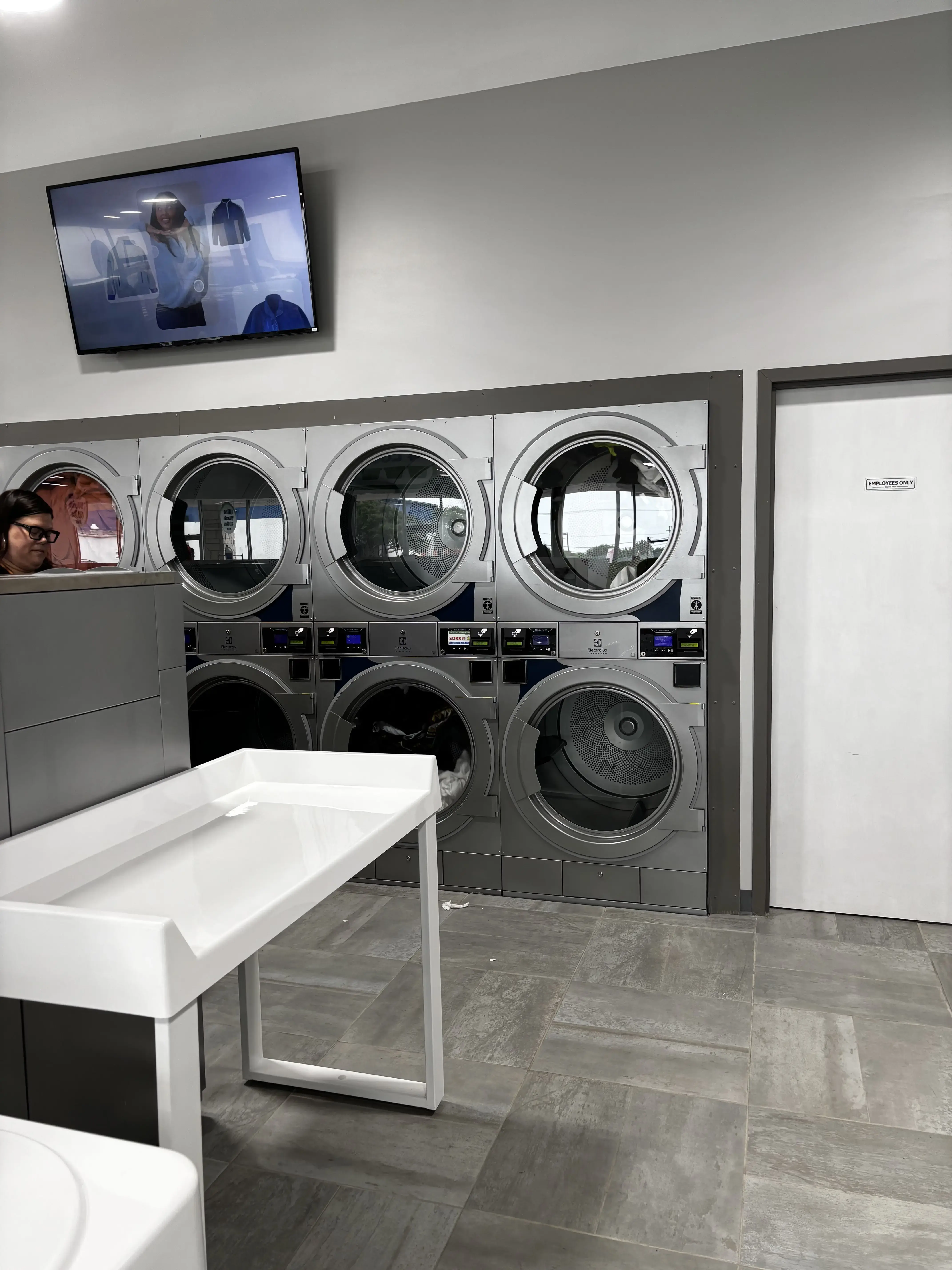 SpinXpress Laundry - Vegas Trail - Wash & Fold Services thumbnail 11