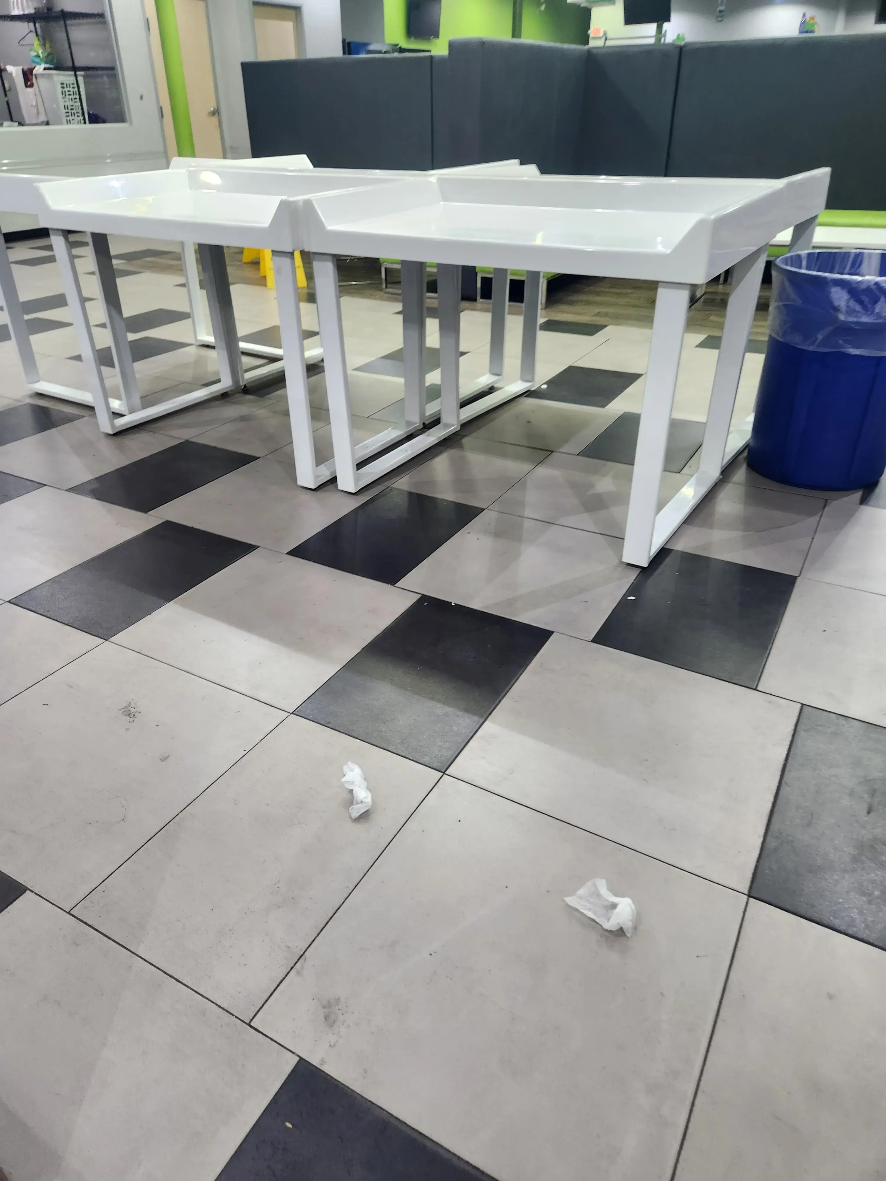 SpinXpress Laundry - W. Commerce St - Wash & Fold Services - Image 10