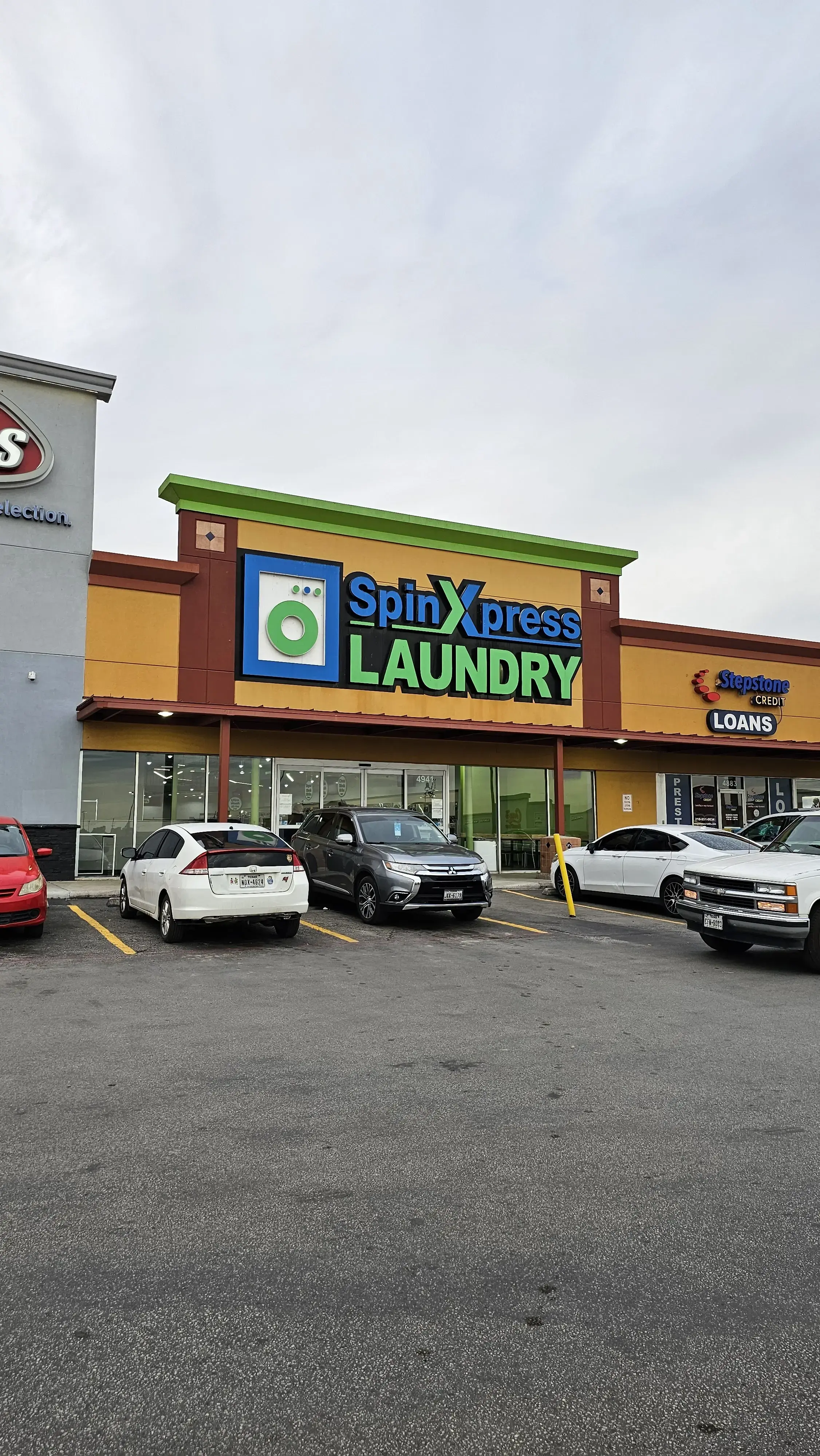 SpinXpress Laundry - W. Commerce St - Wash & Fold Services - Image 5