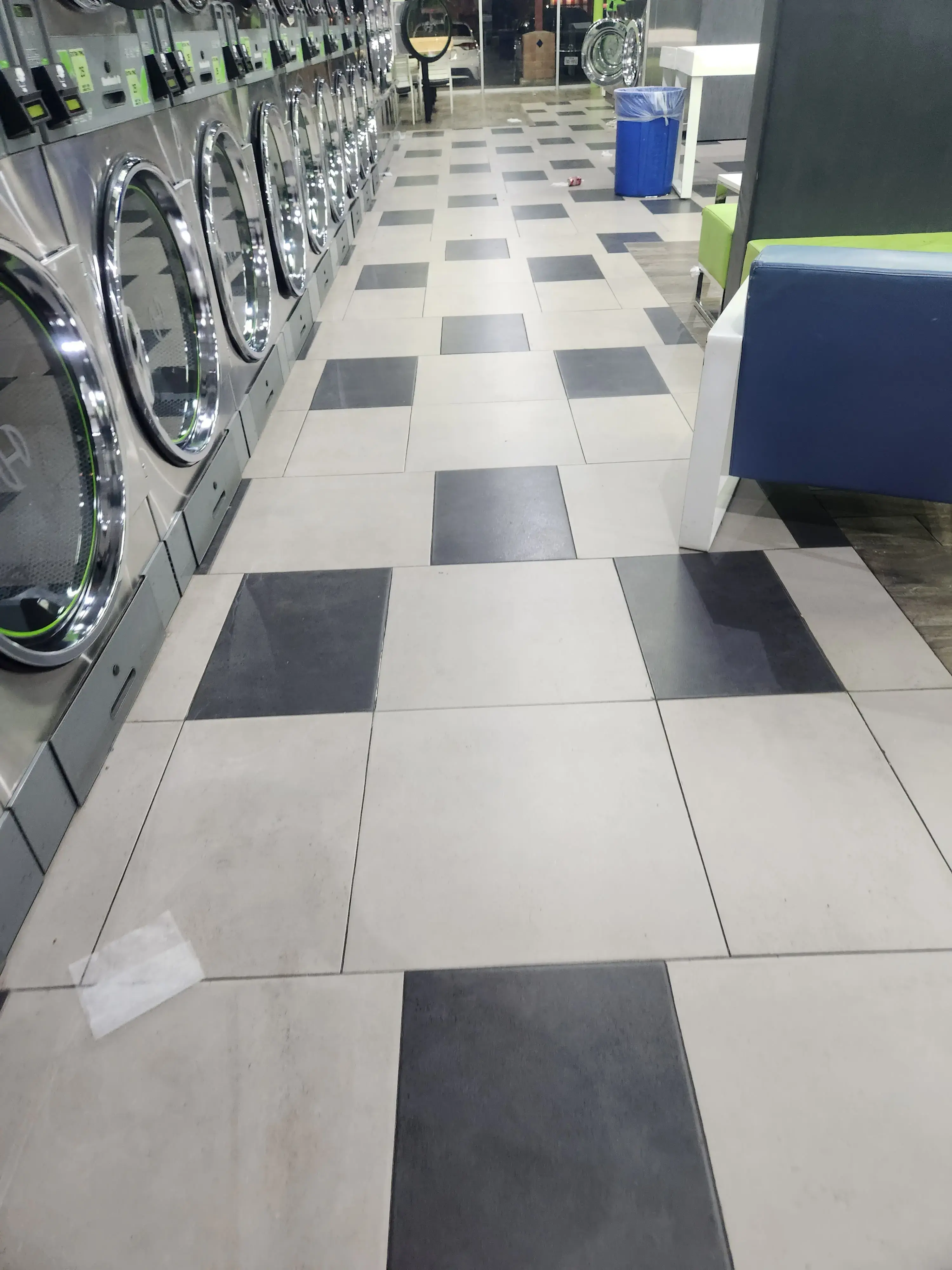 SpinXpress Laundry - W. Commerce St - Wash & Fold Services thumbnail 6