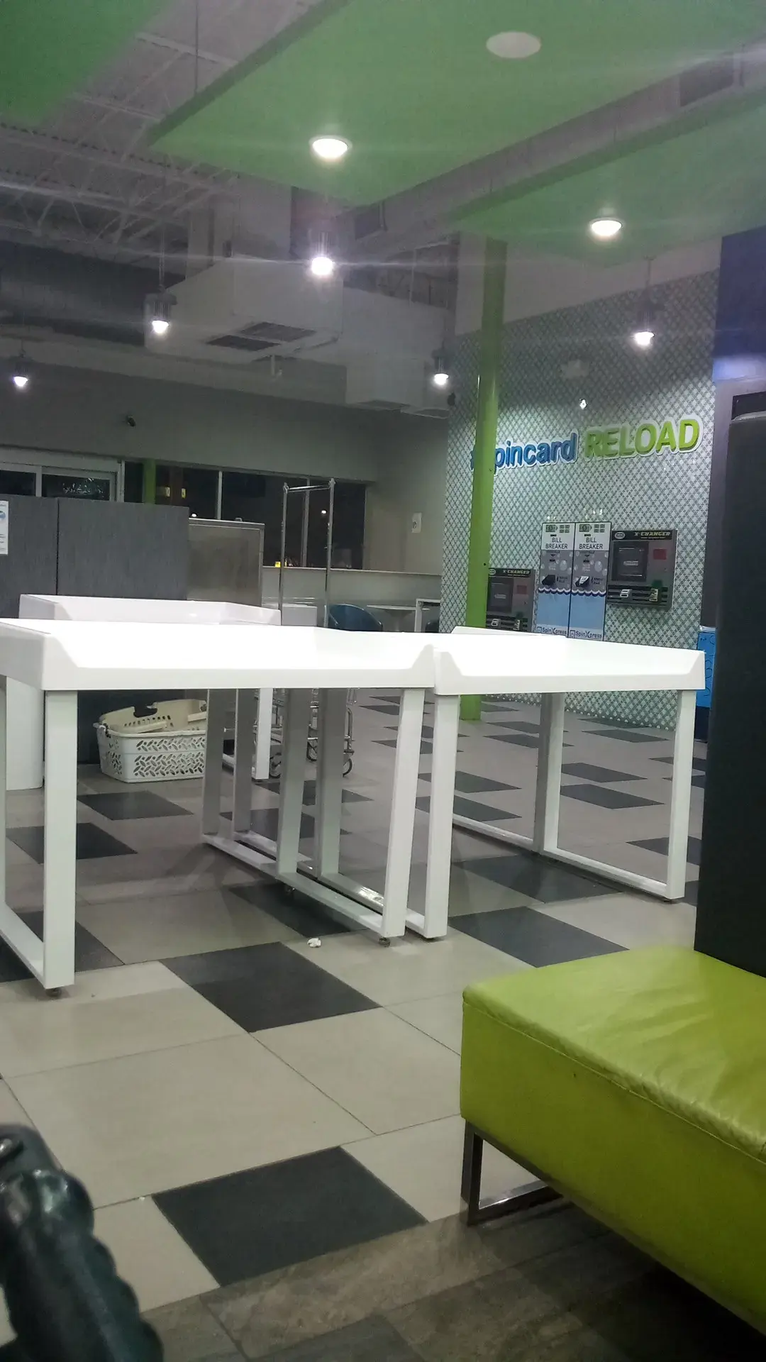 SpinXpress Laundry - W. Commerce St - Wash & Fold Services - Image 14