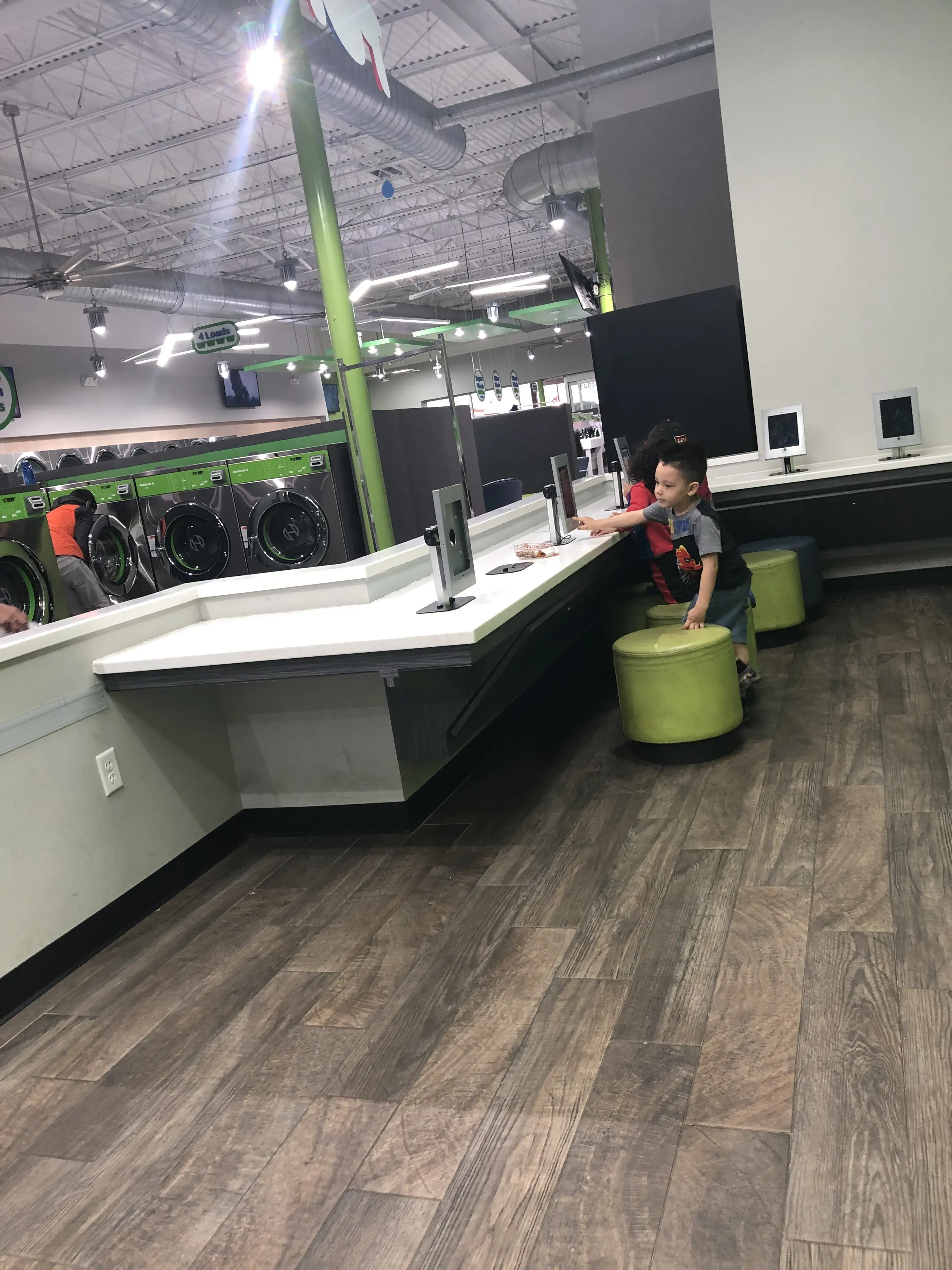 SpinXpress Laundry - W. Commerce St - Wash & Fold Services - Image 11