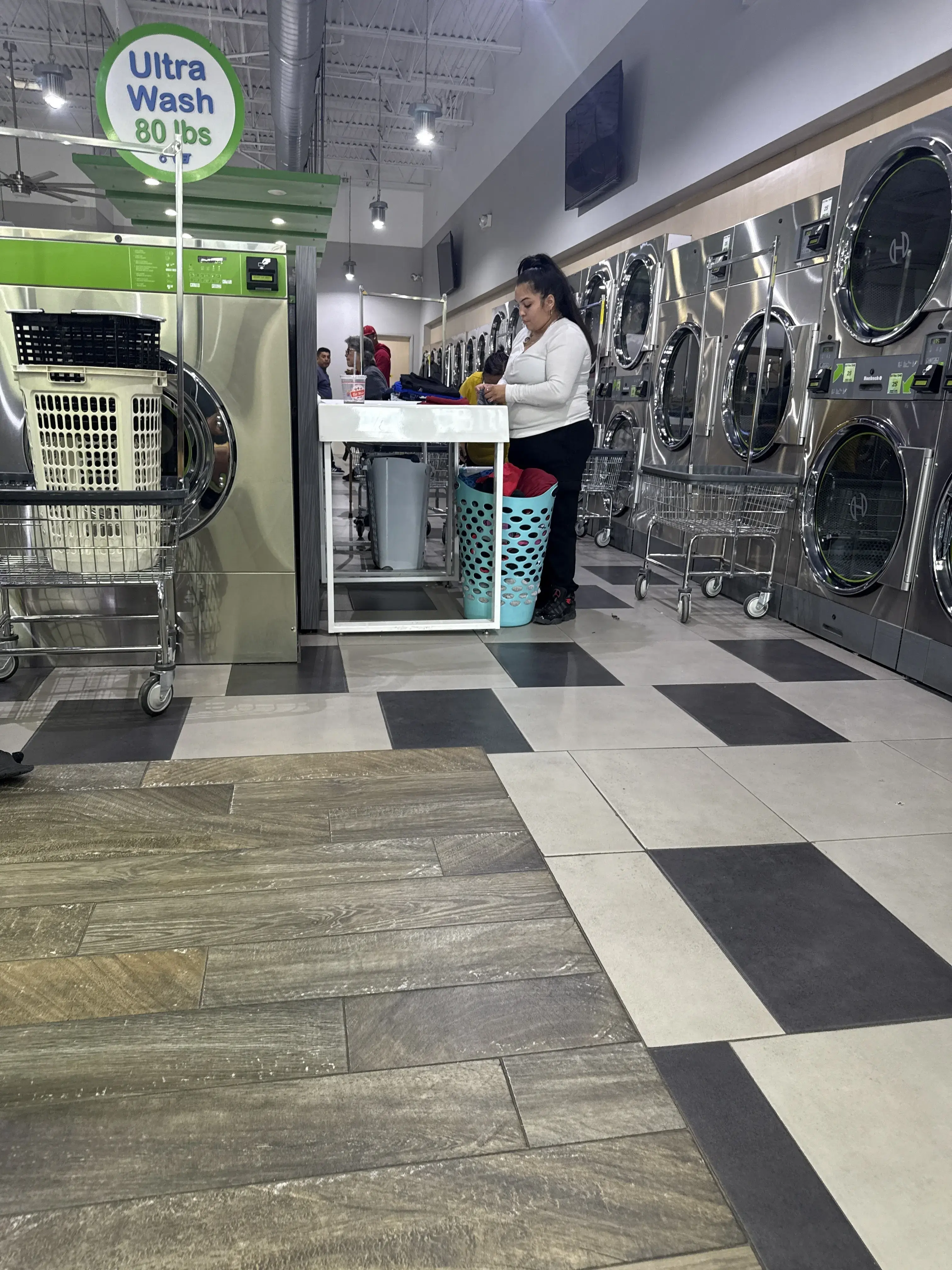 SpinXpress Laundry - W. Commerce St - Wash & Fold Services thumbnail 9