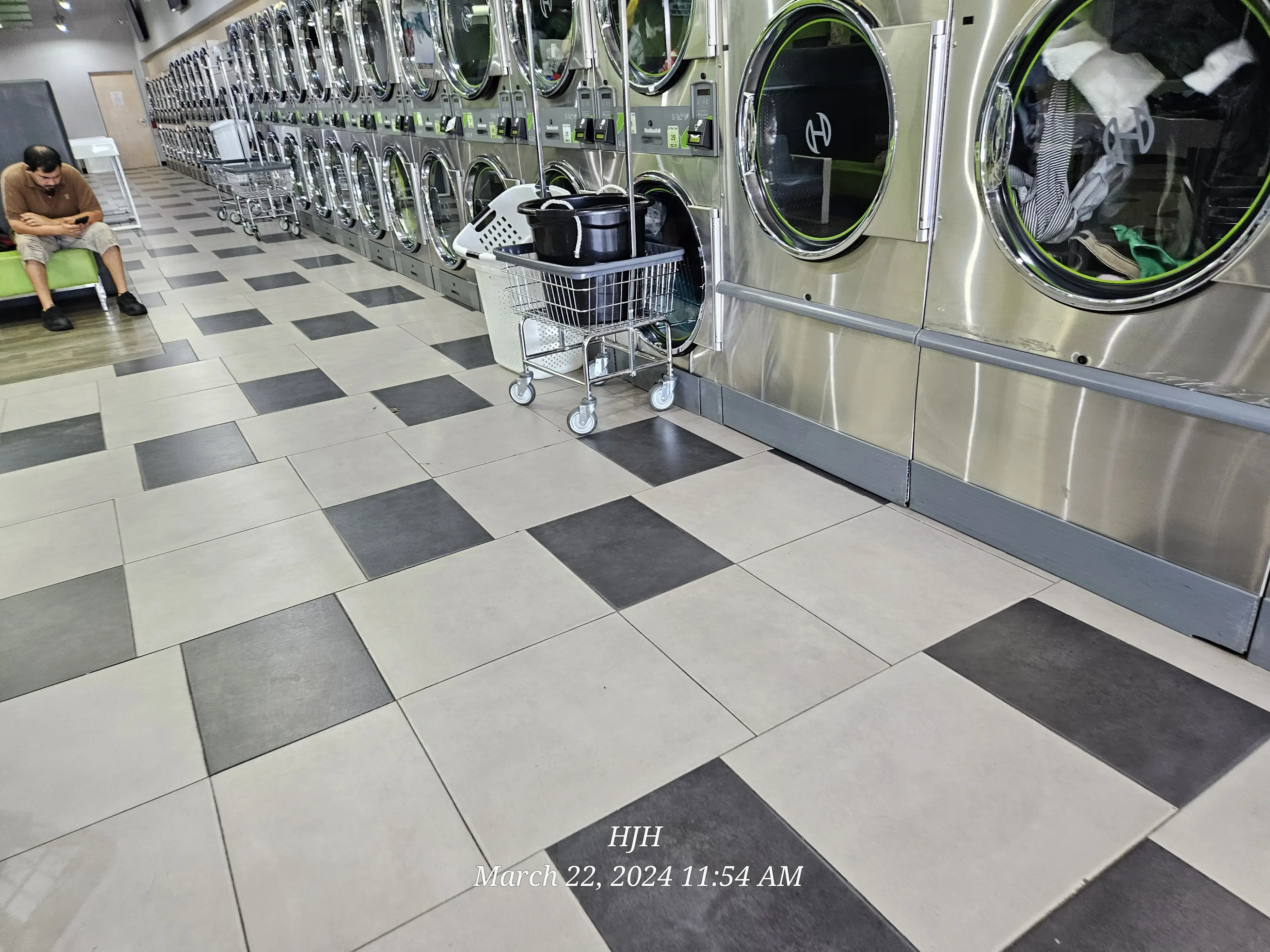 SpinXpress Laundry - W. Commerce St - Wash & Fold Services - Image 19