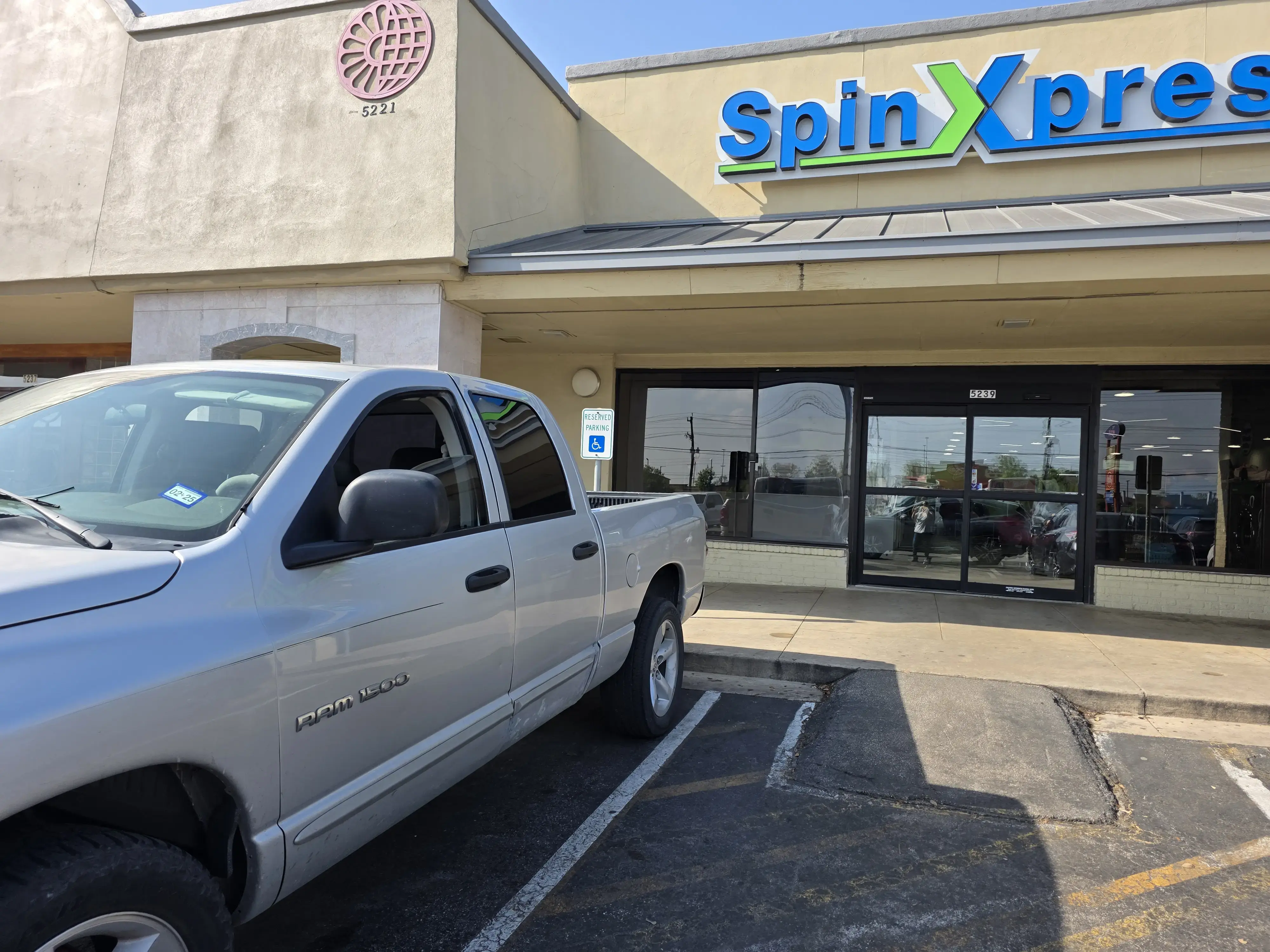 SpinXpress Laundry - Walzem - Wash & Fold Services - Image 6