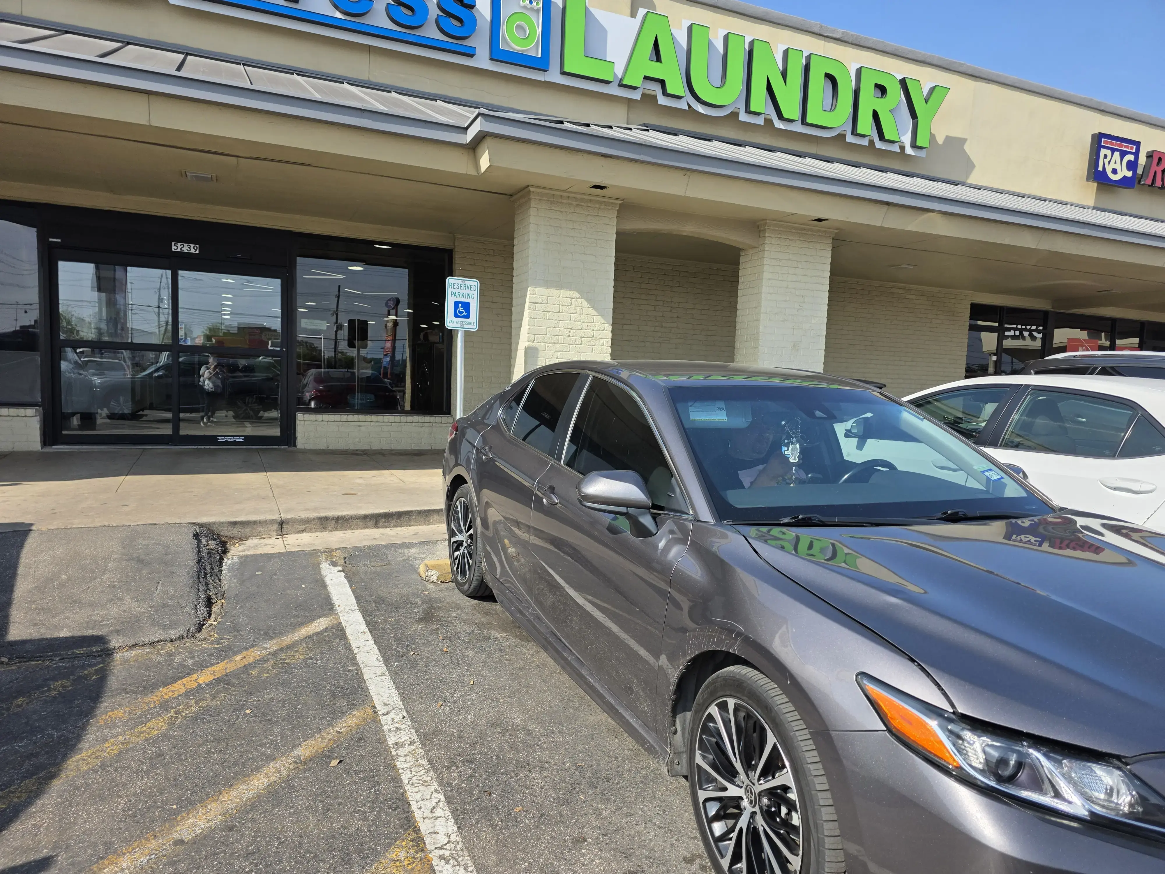 SpinXpress Laundry - Walzem - Wash & Fold Services - Image 7