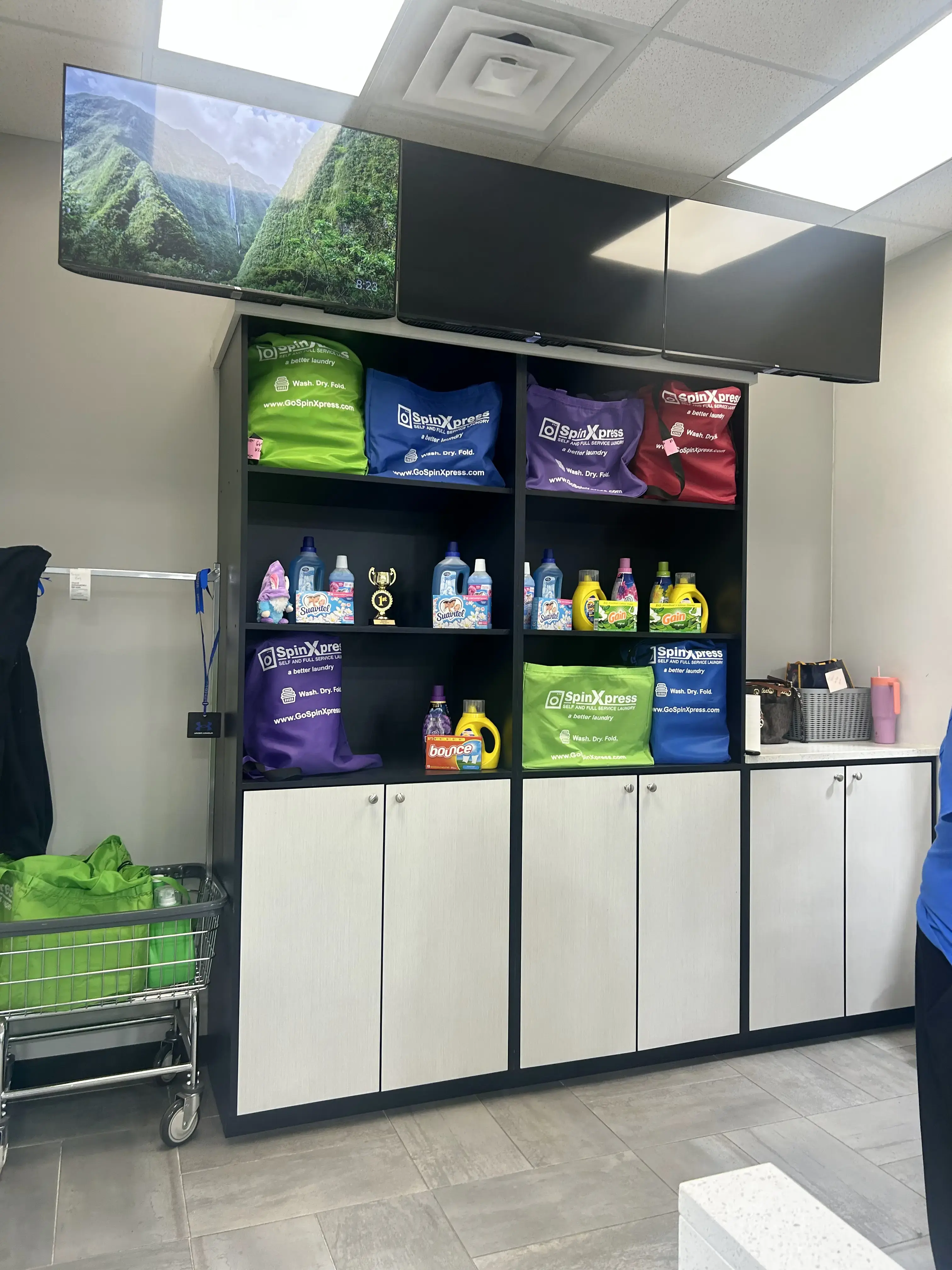 SpinXpress Laundry - Weber Rd - Wash & Fold Services thumbnail 4