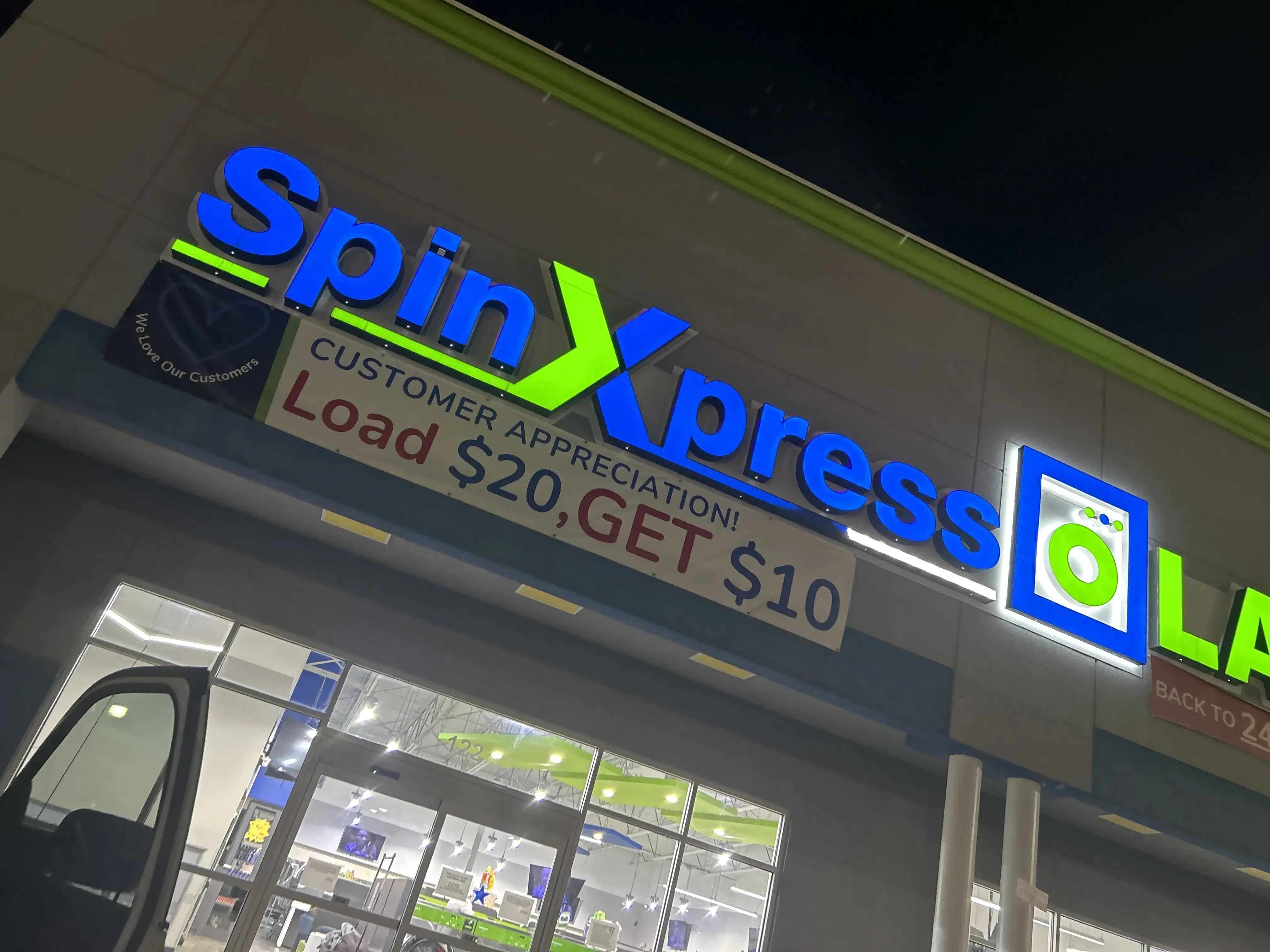 SpinXpress Laundry - WW White - Wash & Fold Services thumbnail 4