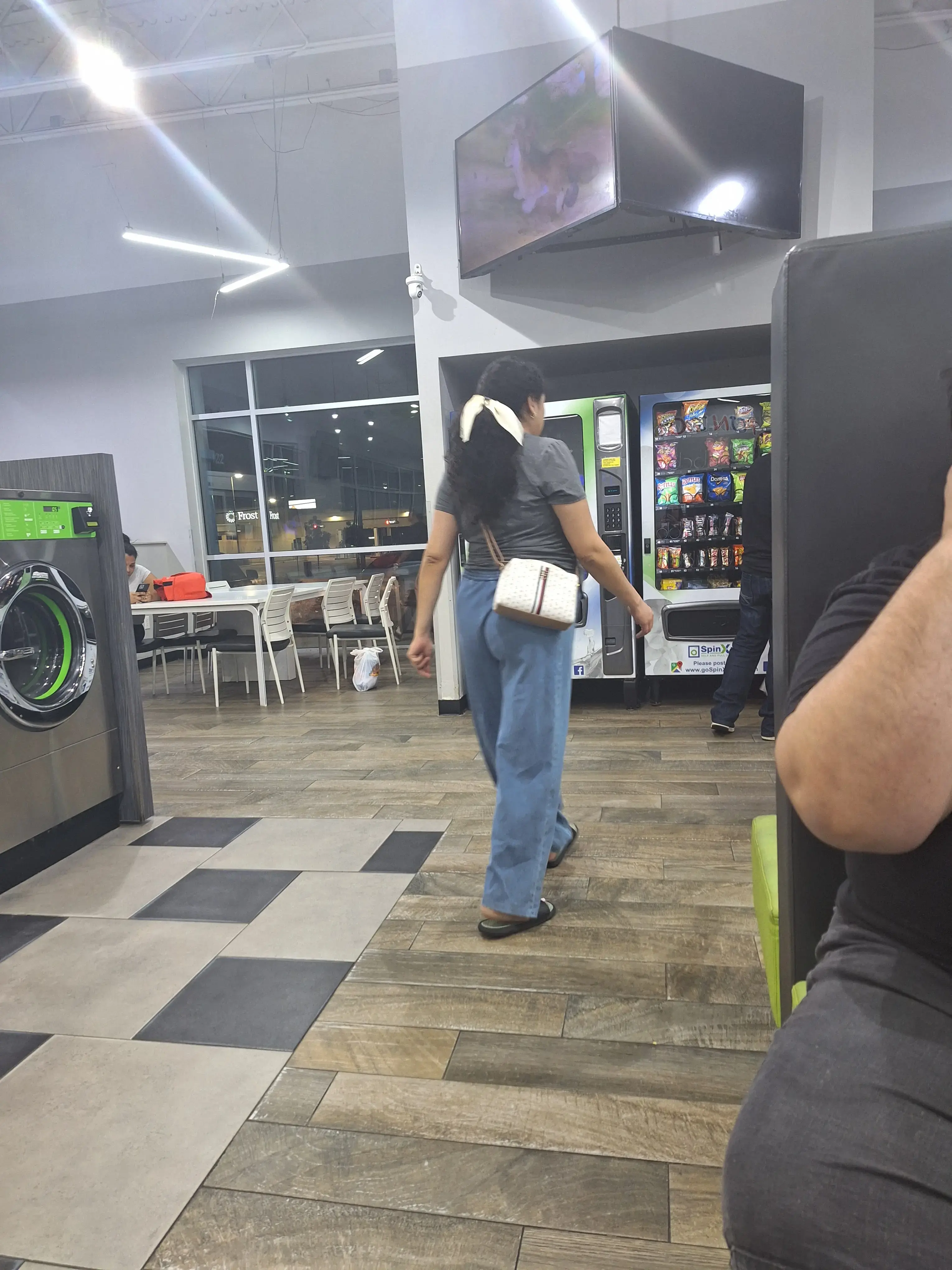 SpinXpress Laundry - WW White - Wash & Fold Services thumbnail 10