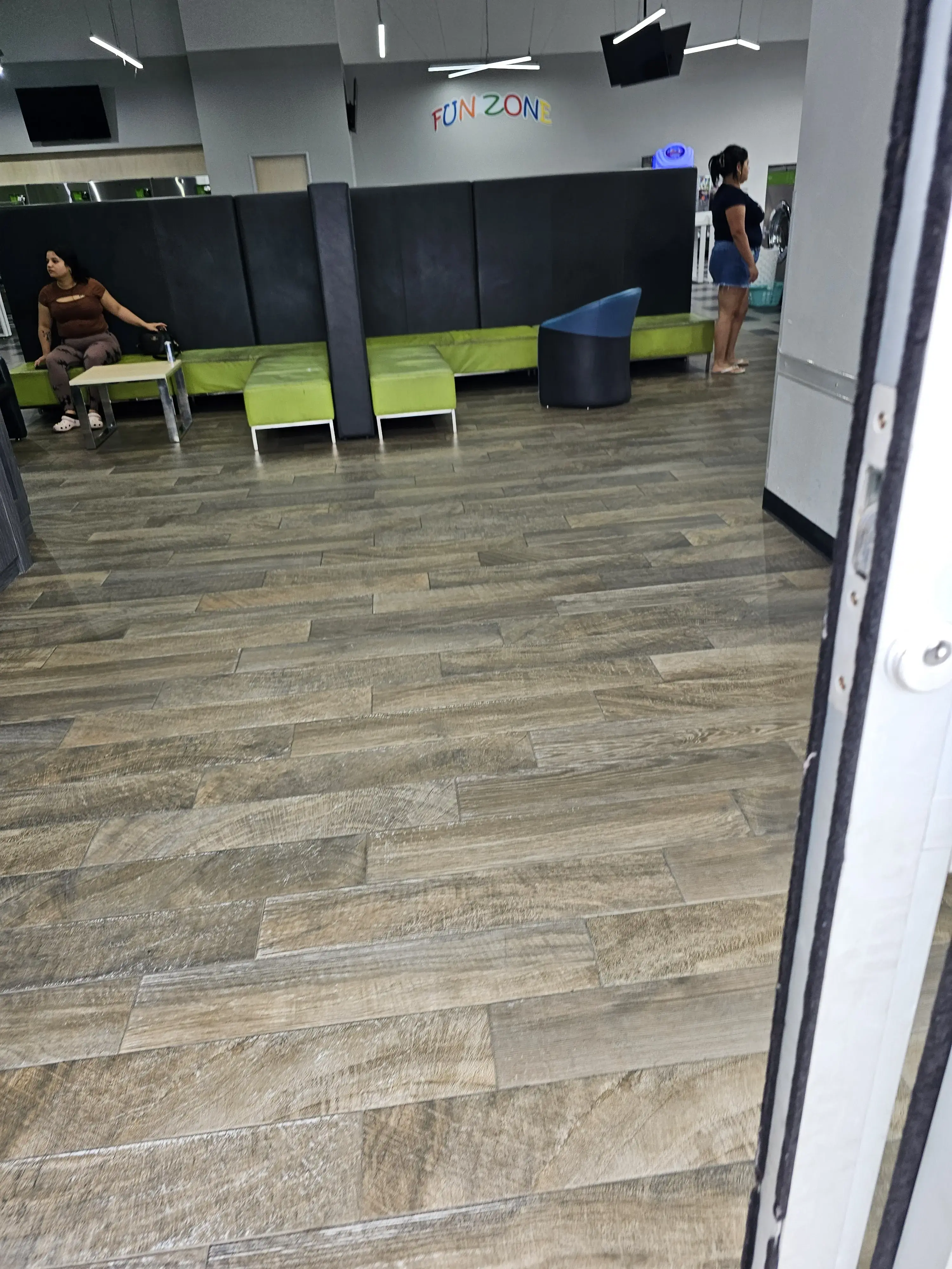 SpinXpress Laundry - WW White - Wash & Fold Services - Image 16