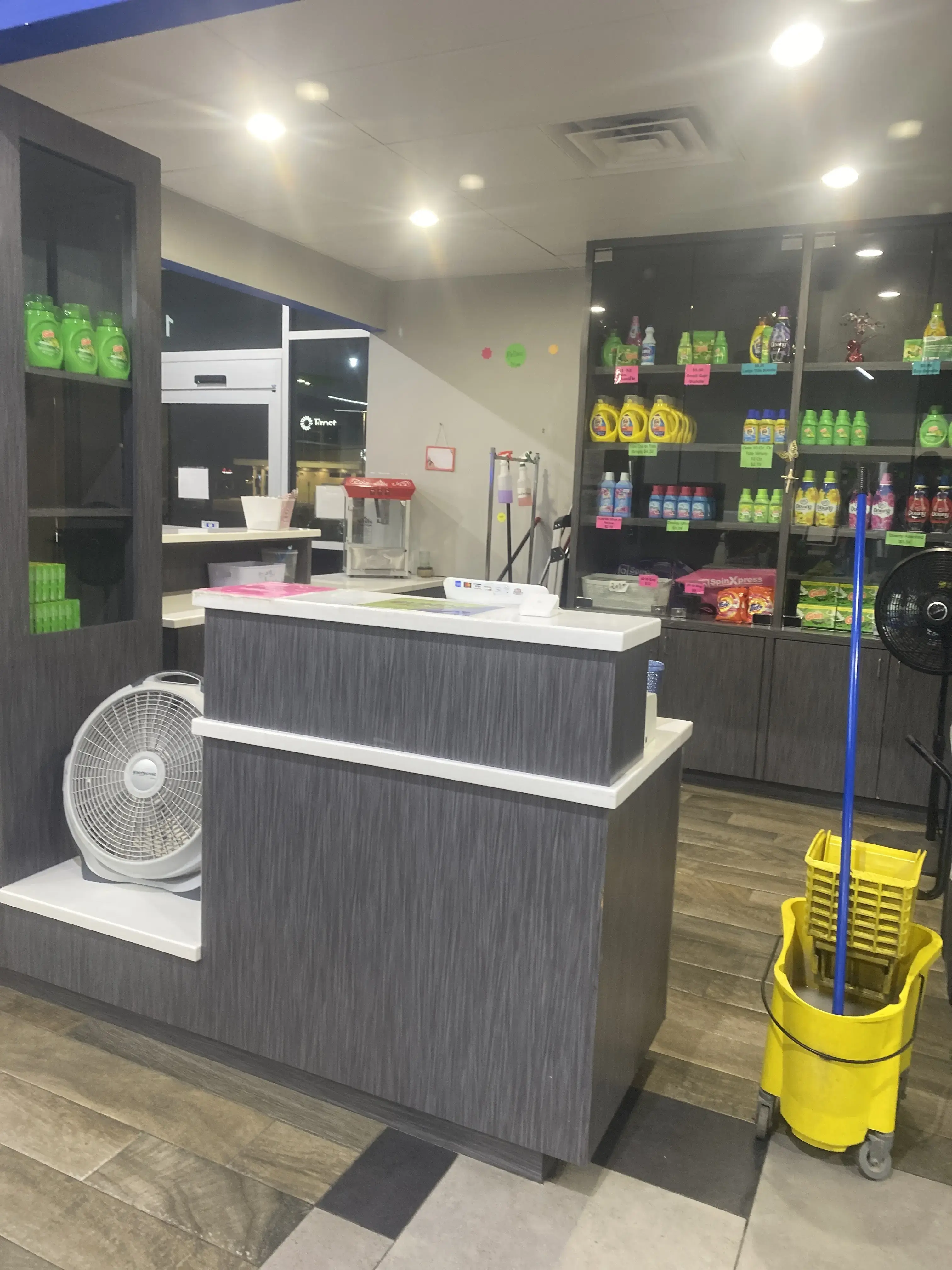 SpinXpress Laundry - WW White - Wash & Fold Services - Image 17