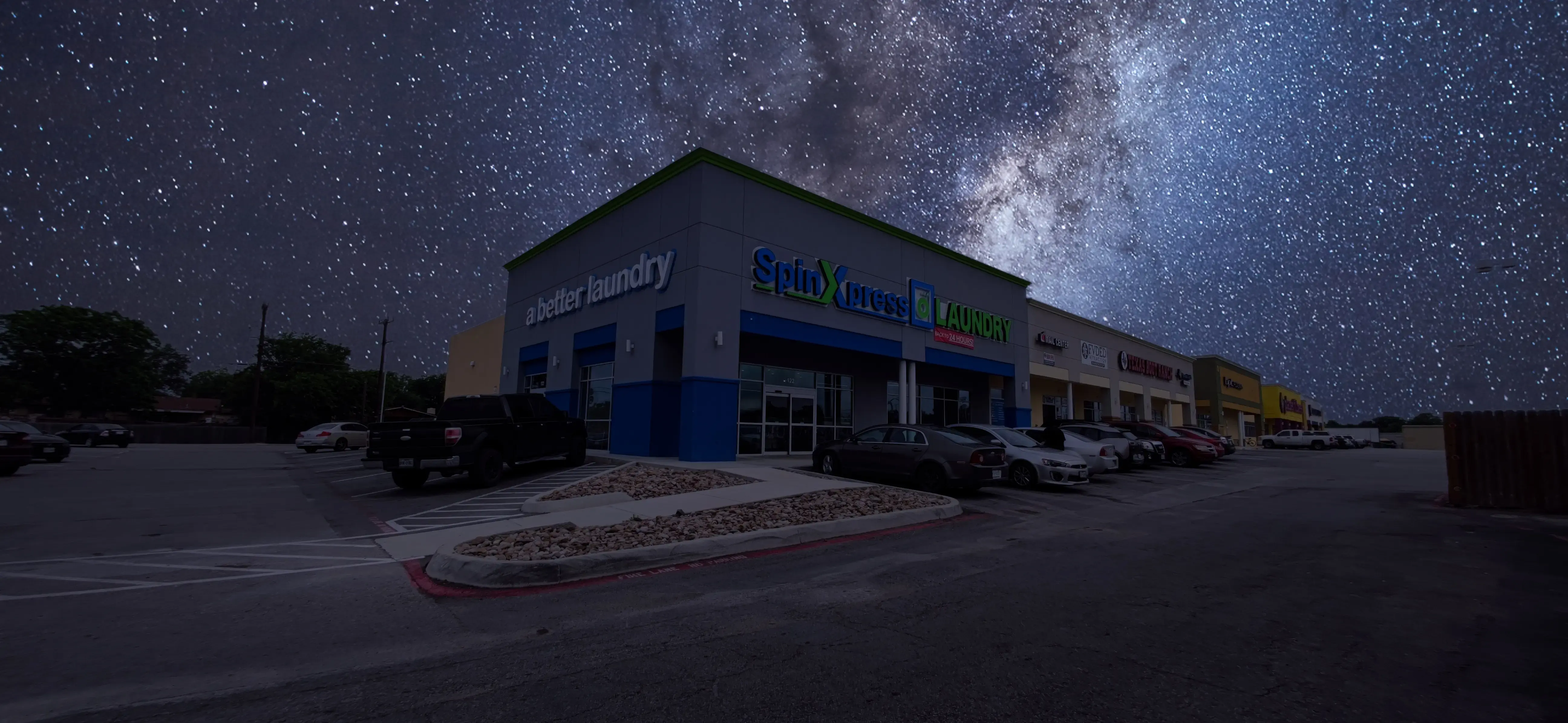 SpinXpress Laundry - WW White - Wash & Fold Services - Image 18