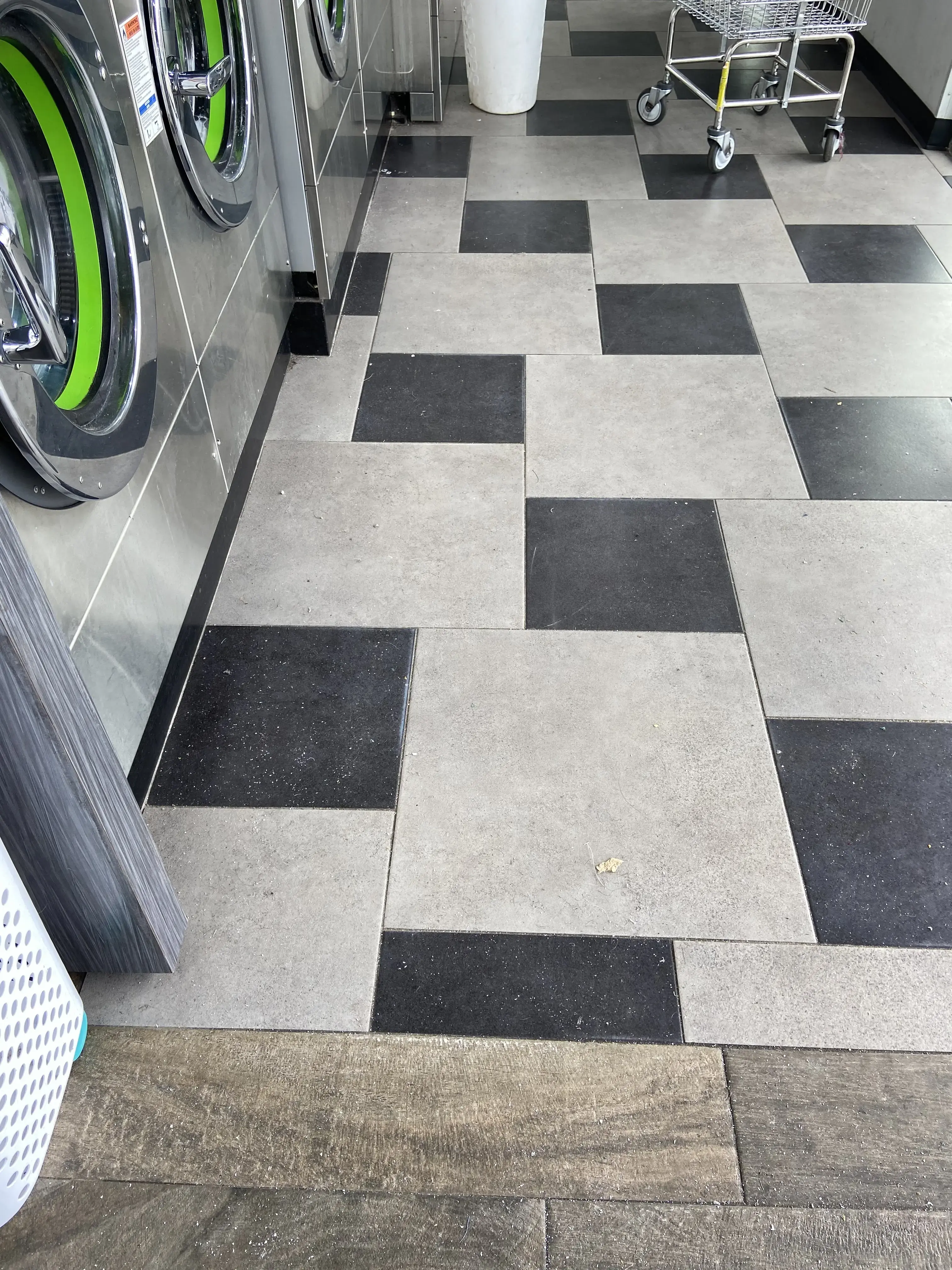 SpinXpress Laundry - WW White - Wash & Fold Services - Image 5