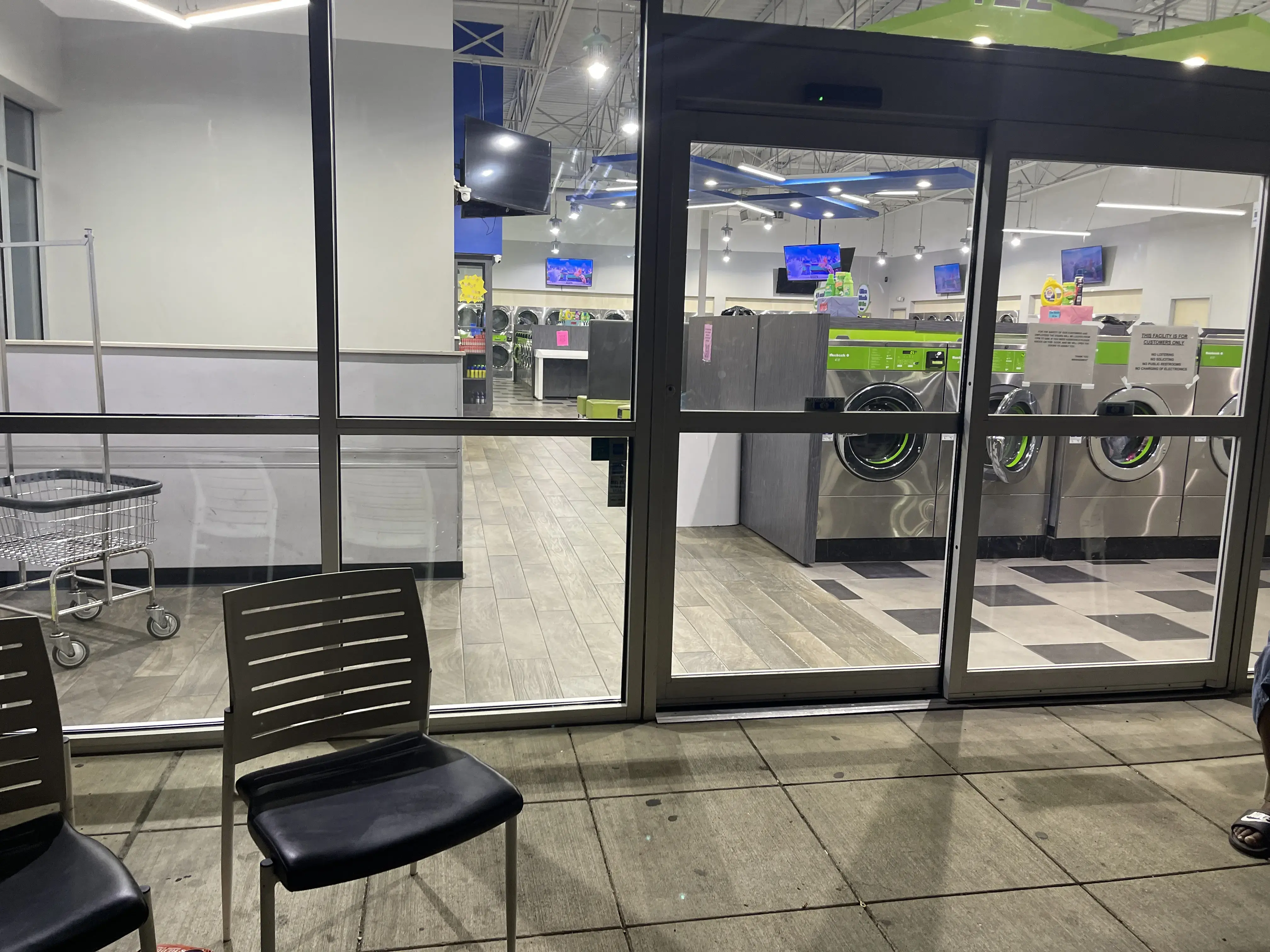 SpinXpress Laundry - WW White - Wash & Fold Services thumbnail 3