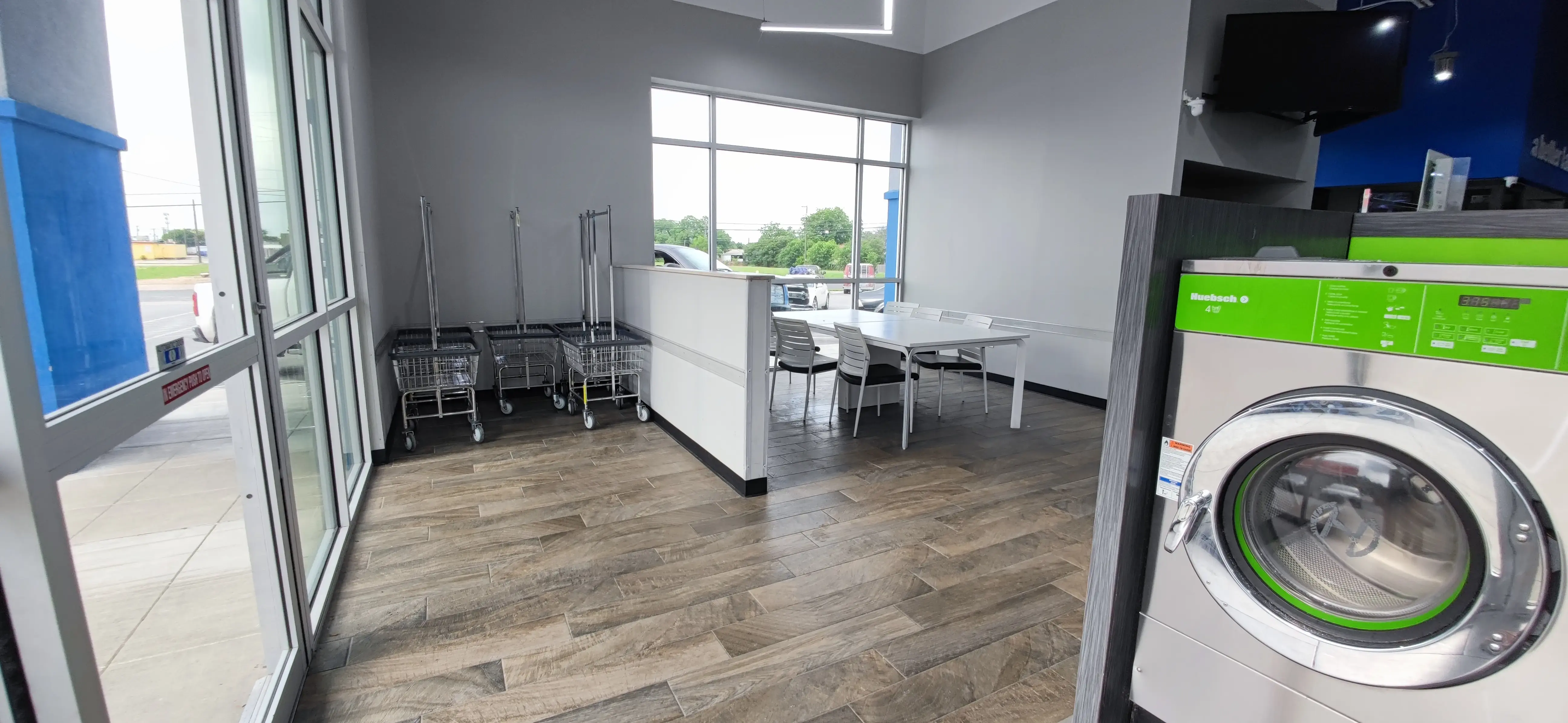 SpinXpress Laundry - WW White - Wash & Fold Services - Image 12