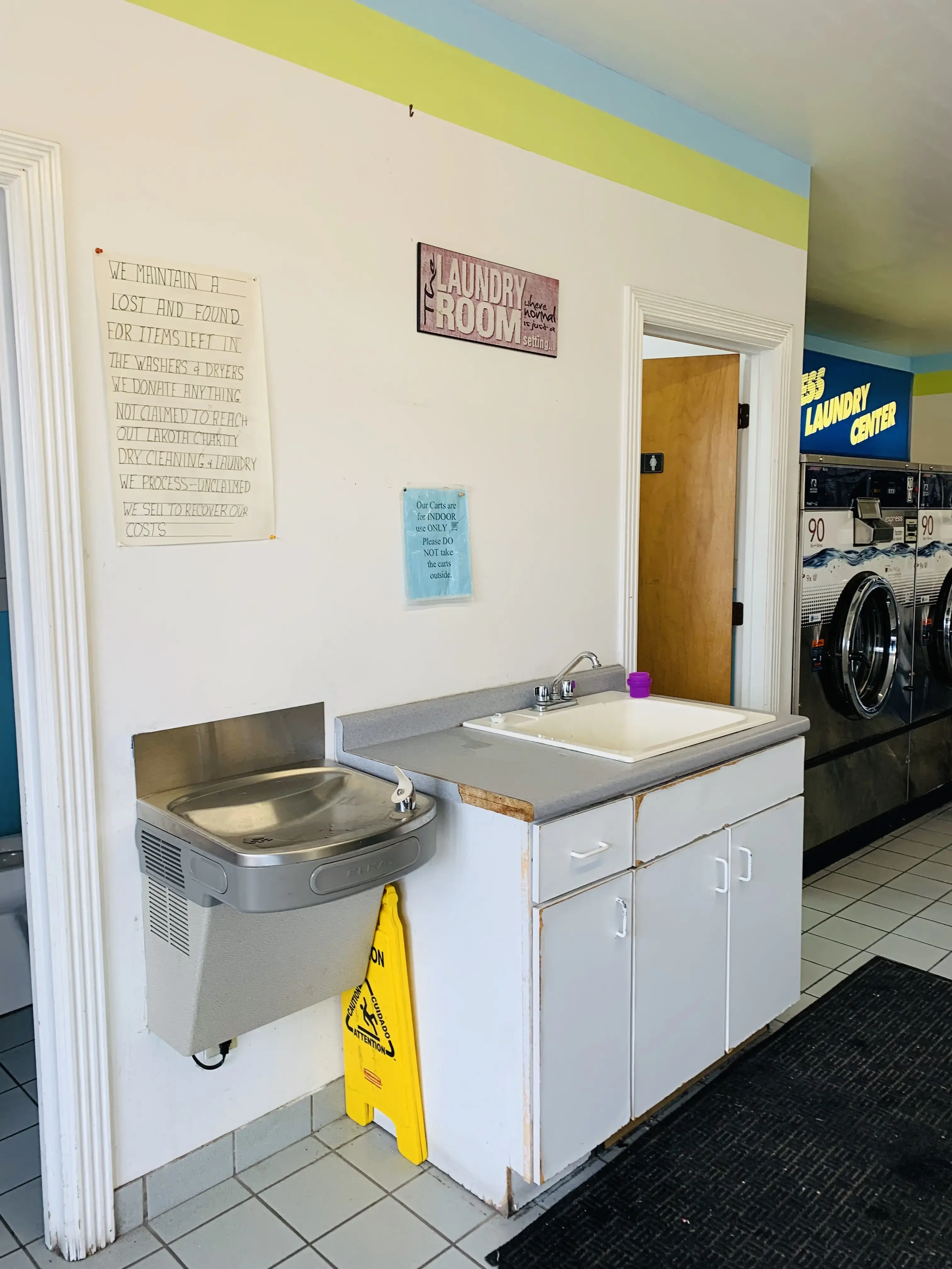 Splash & Dash 24/7 Laundromat and Car Wash thumbnail 16
