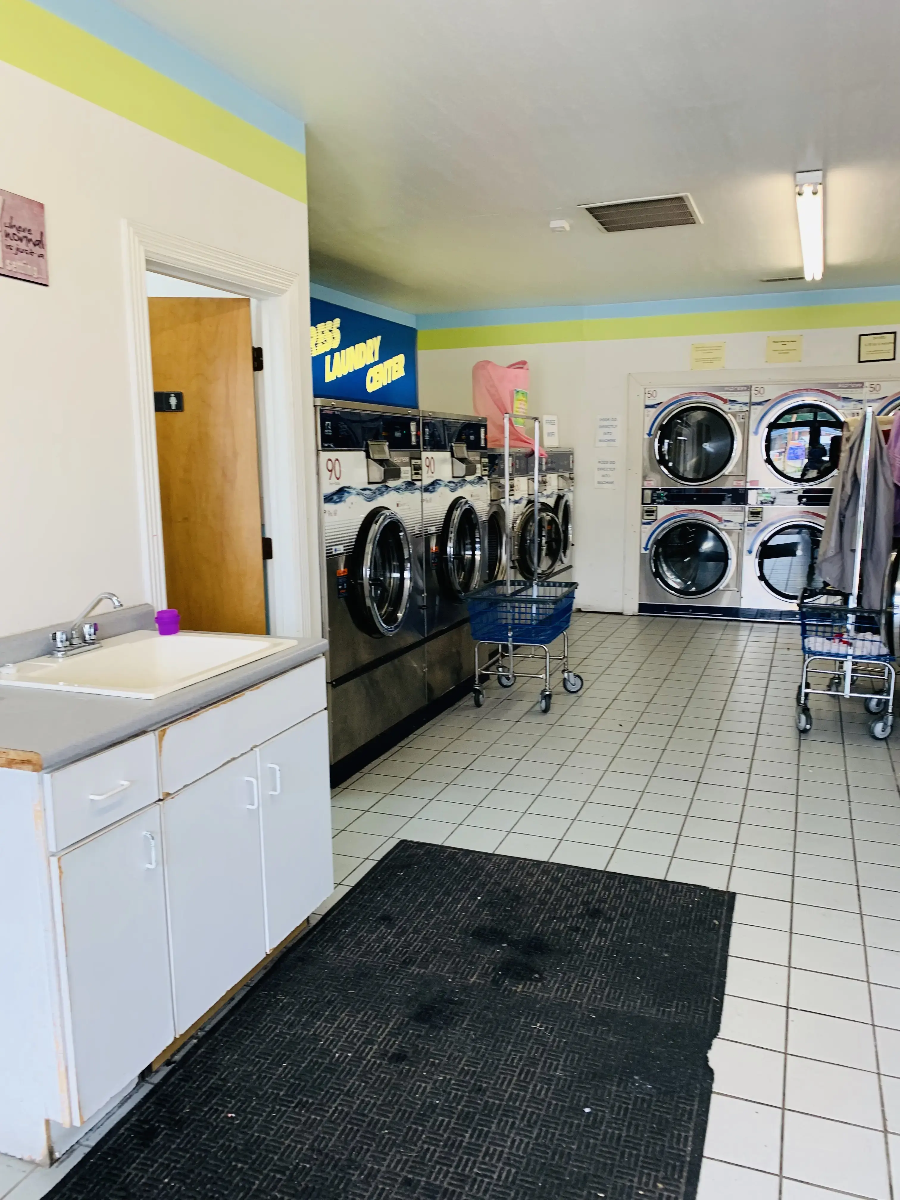 Splash & Dash 24/7 Laundromat and Car Wash thumbnail 9