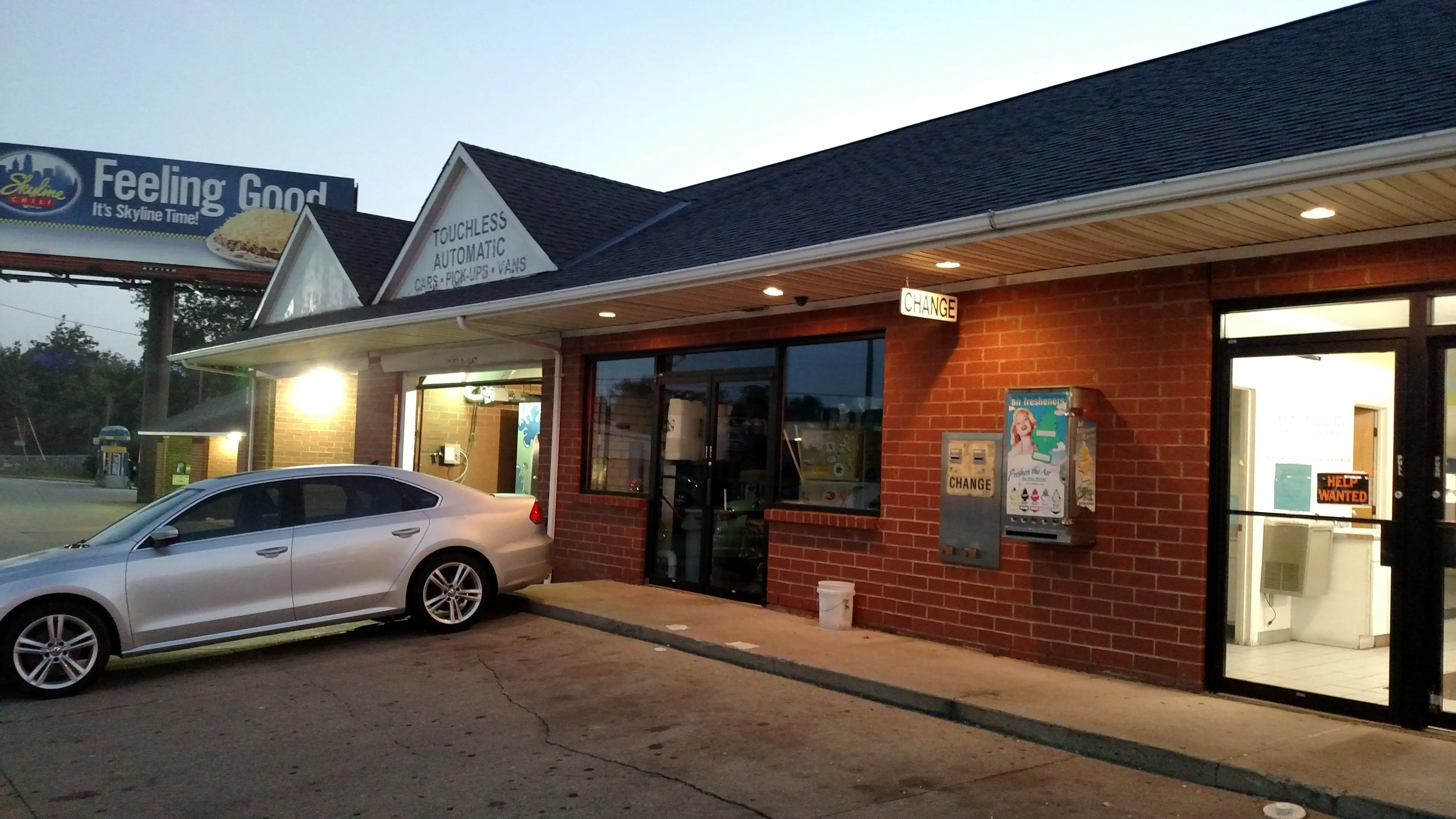 Splash & Dash 24/7 Laundromat and Car Wash - Image 5
