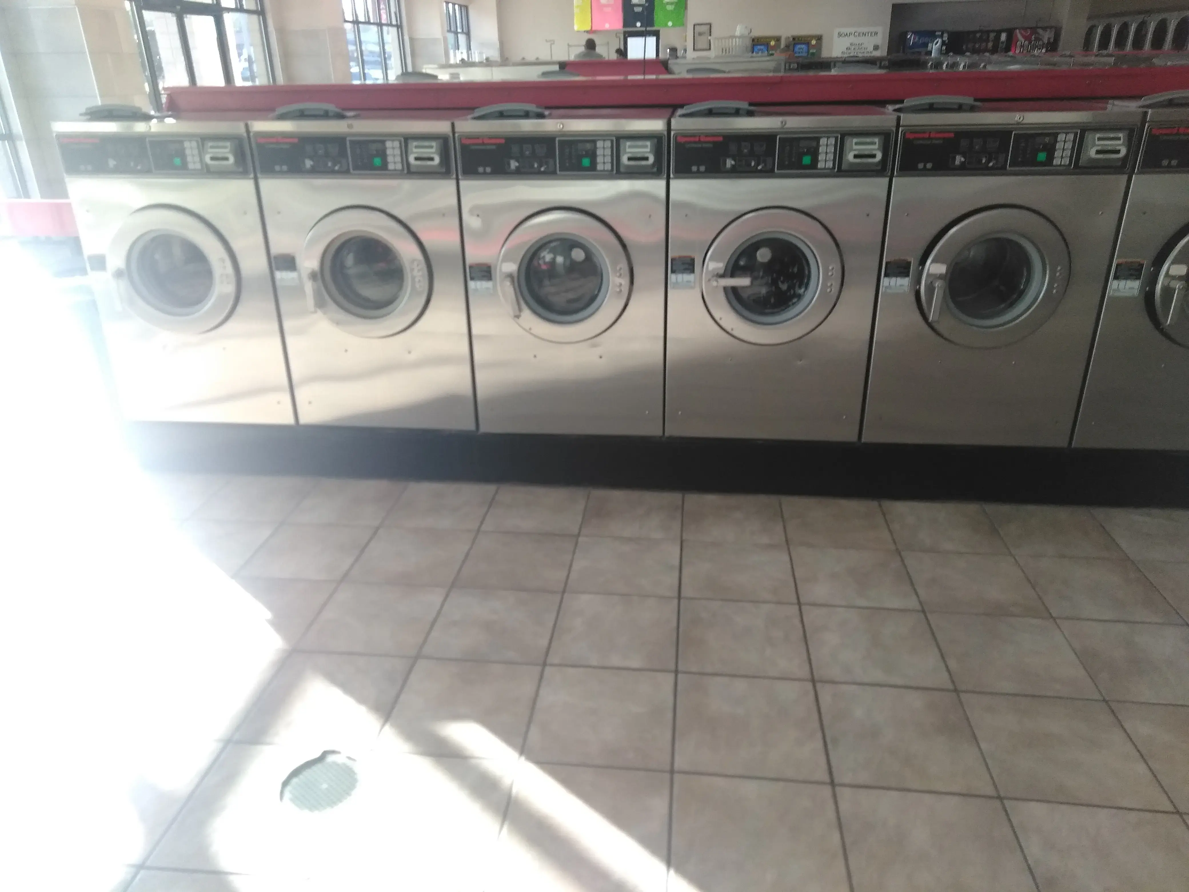 Splash & Dash Laundromat - Image 15