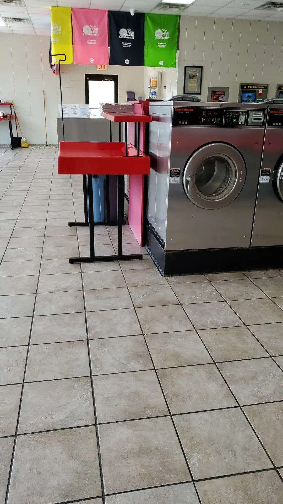 Splash & Dash Laundromat - Image 8