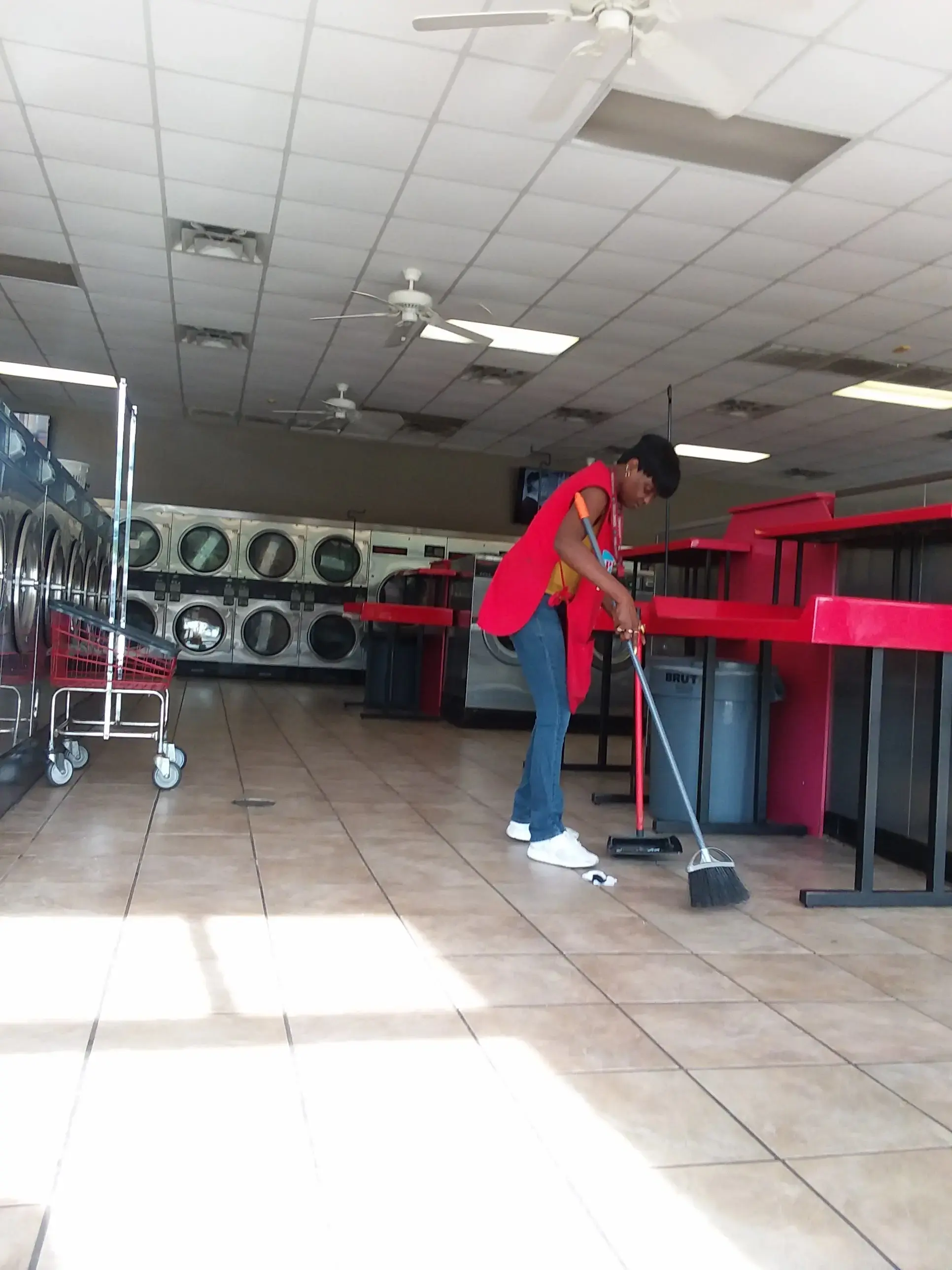 Splash & Dash Laundromat thumbnail 18