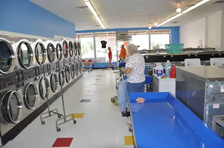 Splash 'Em Out Laundromat thumbnail 4