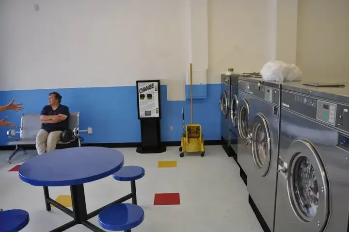 Splash ‘Em Out Laundromat thumbnail 1