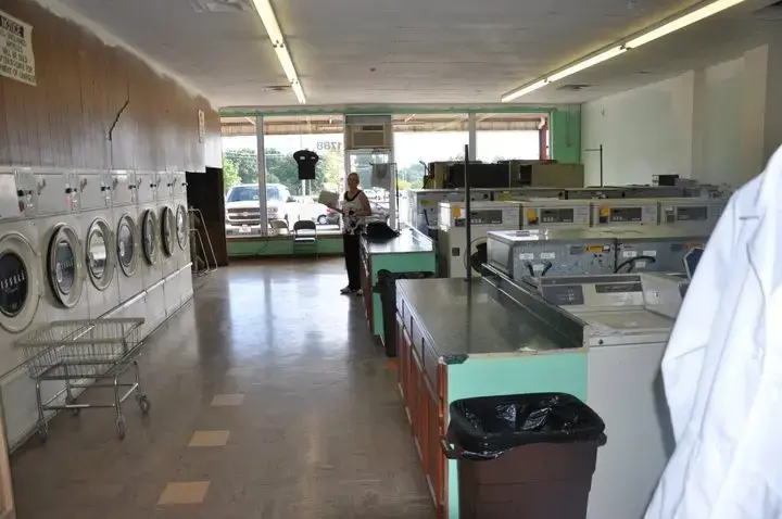 Splash 'Em Out Laundromat - Image 8