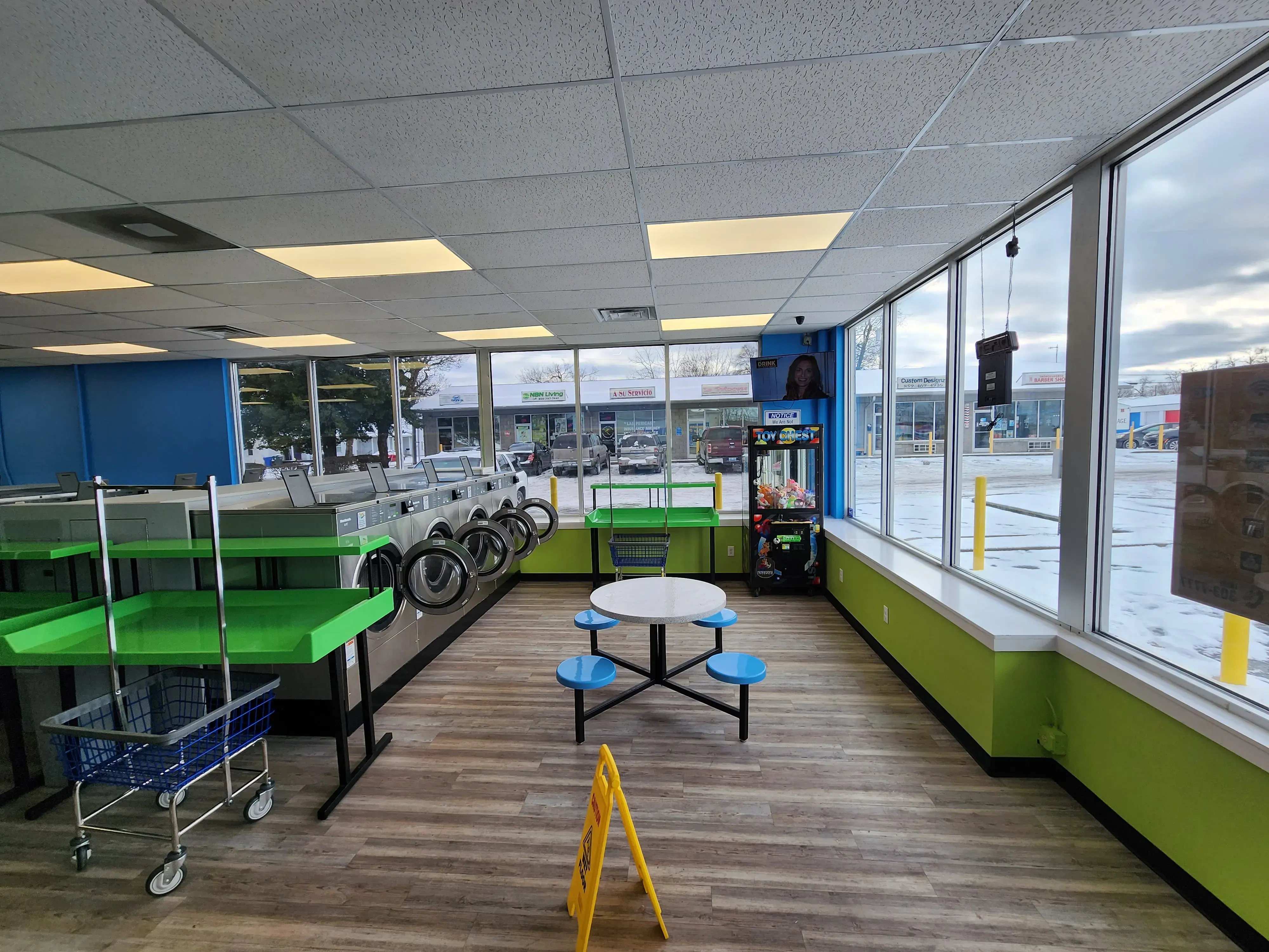 Splash 'Em Out Laundromat - Image 3