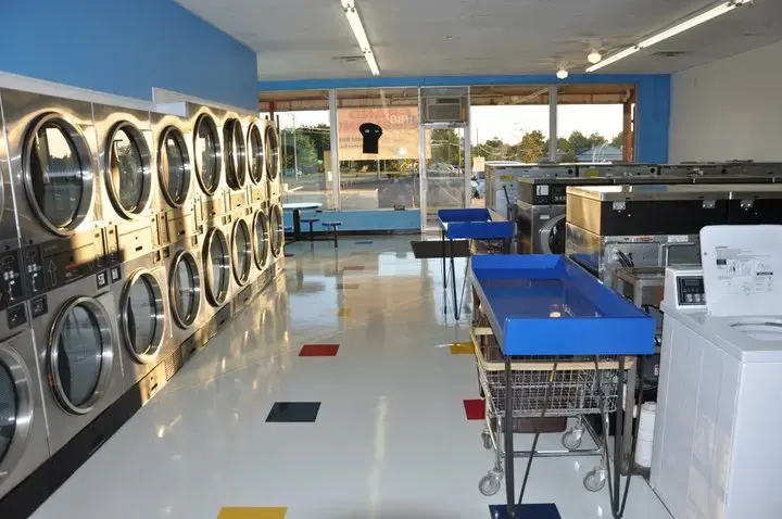 Splash 'Em Out Laundromat - Image 2