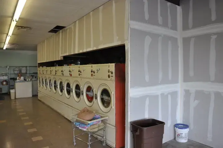 Splash 'Em Out Laundromat location