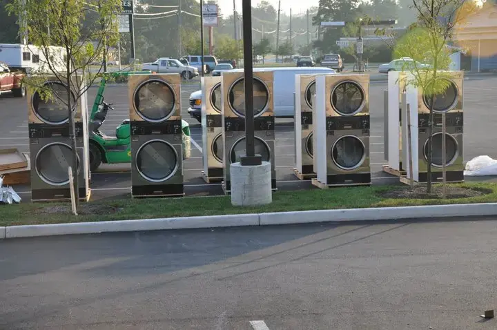 Splash 'Em Out Laundromat thumbnail 7