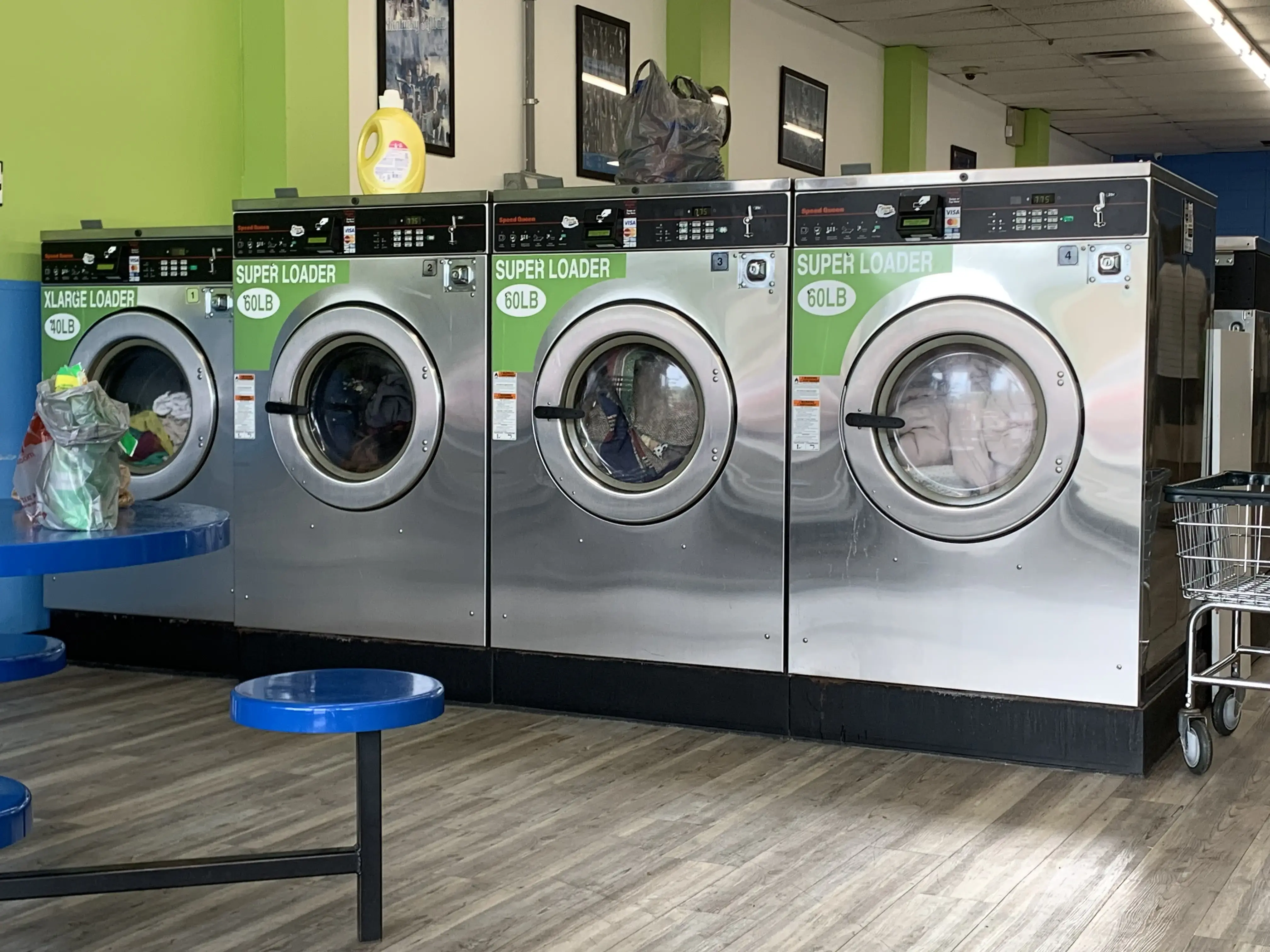 Splash 'Em Out Laundromat thumbnail 2