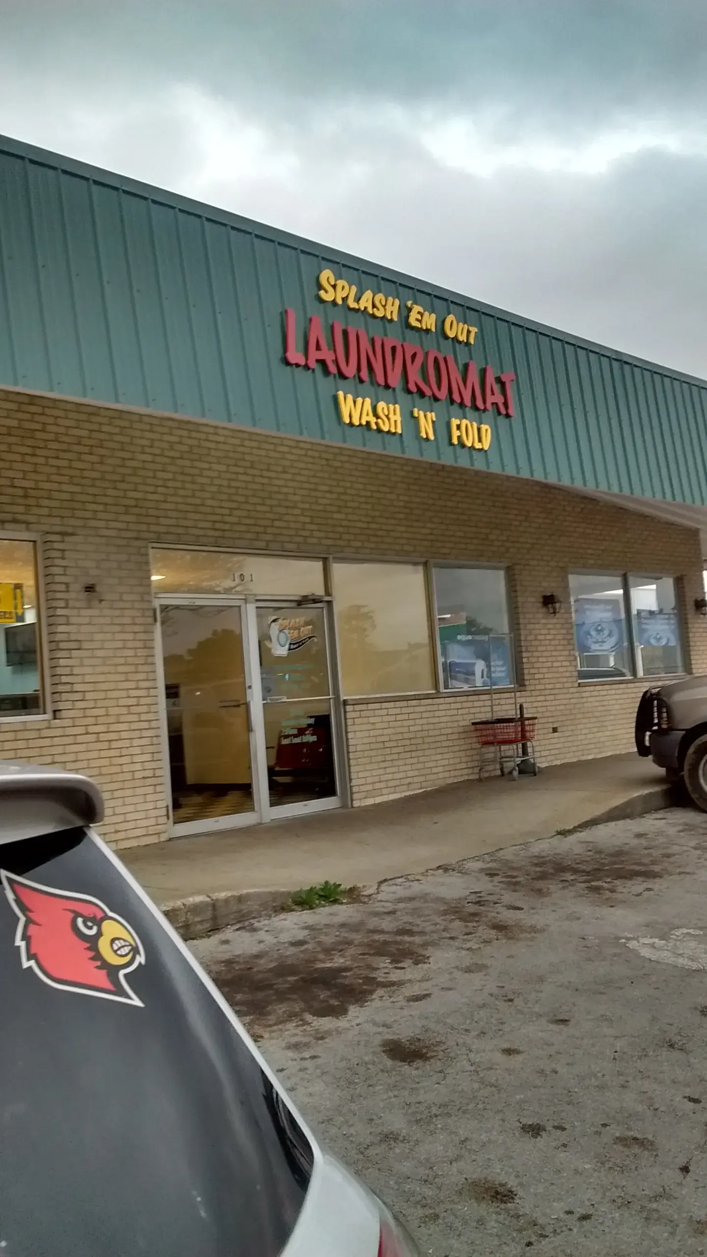 Splash 'Em Out Laundromat - Image 4