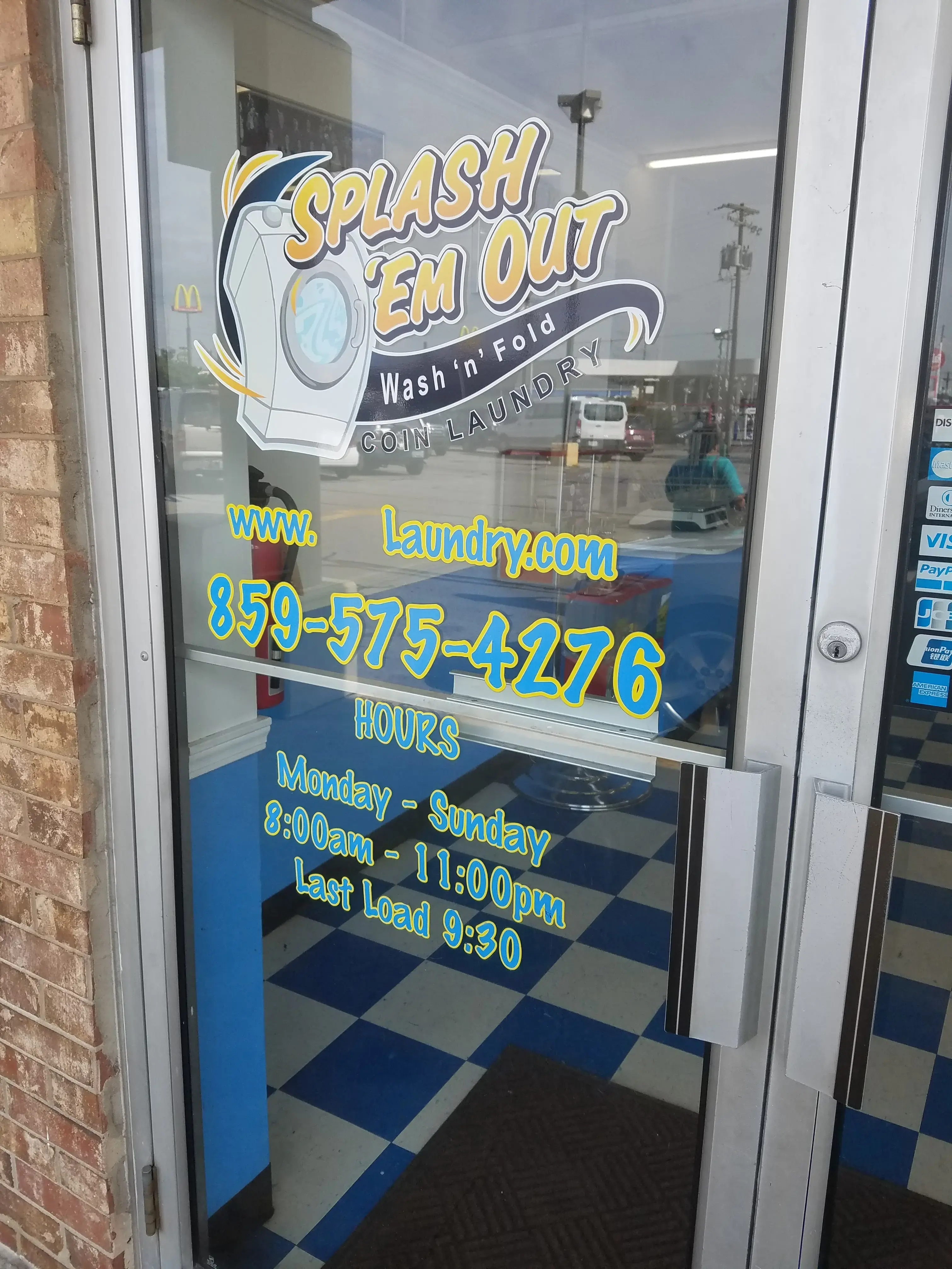 Splash 'Em Out Laundromat thumbnail 7