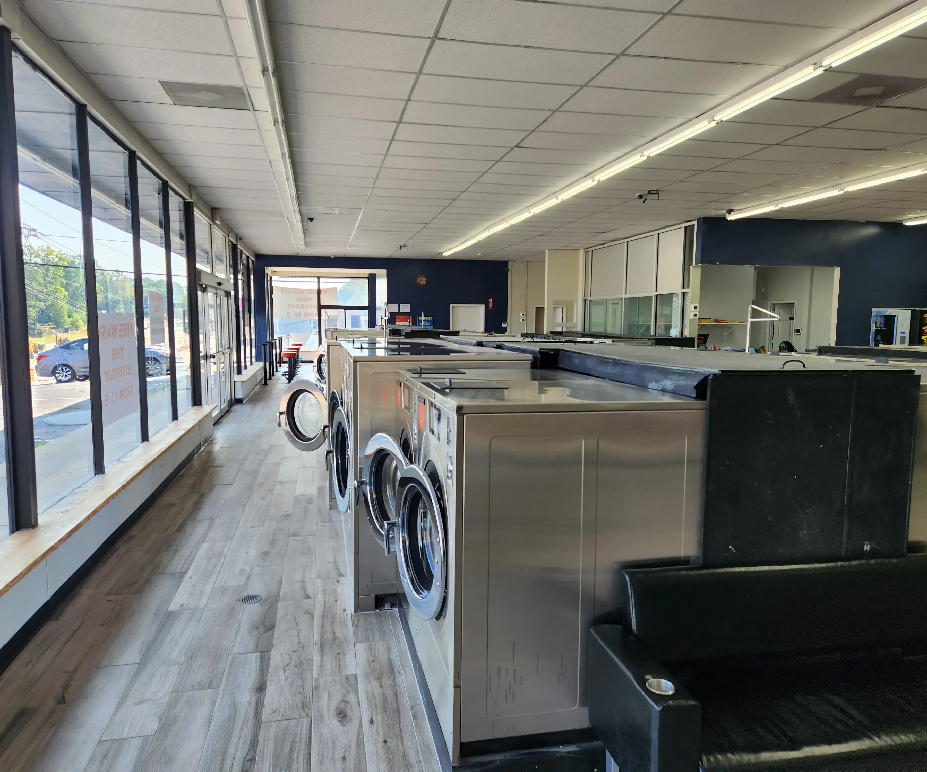Splash Laundromat thumbnail 8