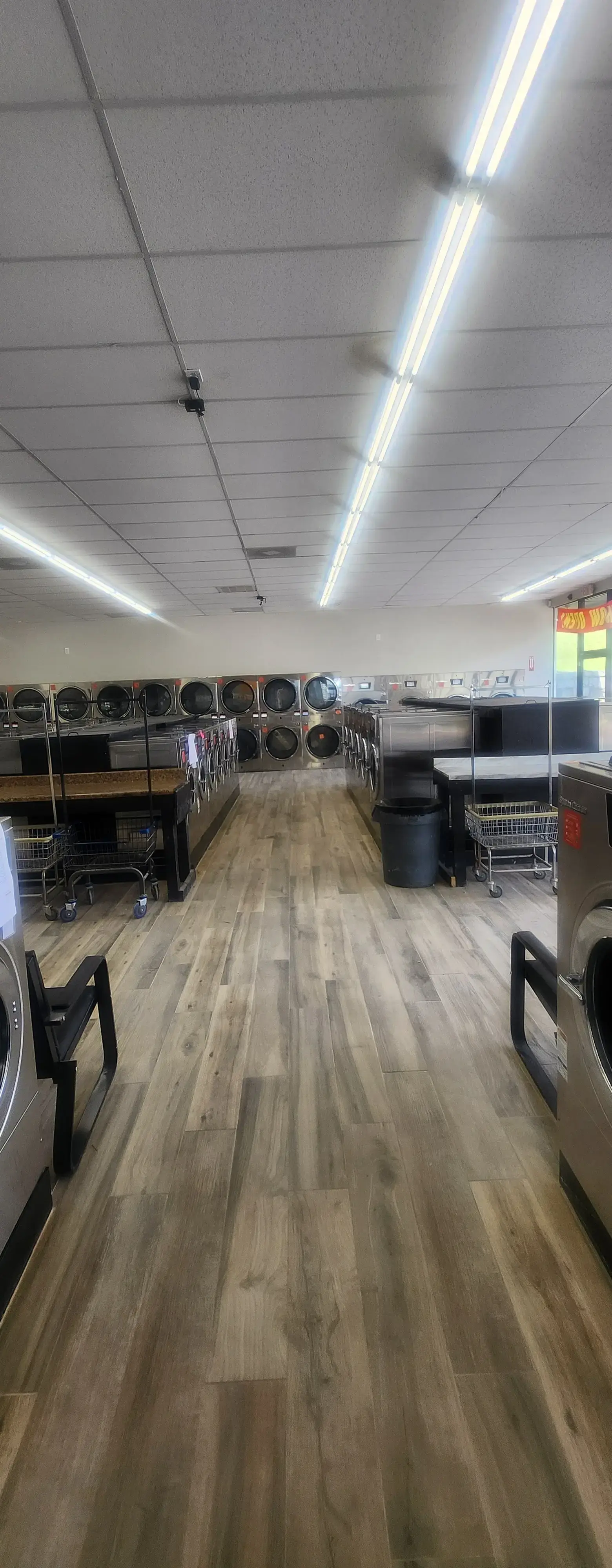 Splash Laundromat - Image 13