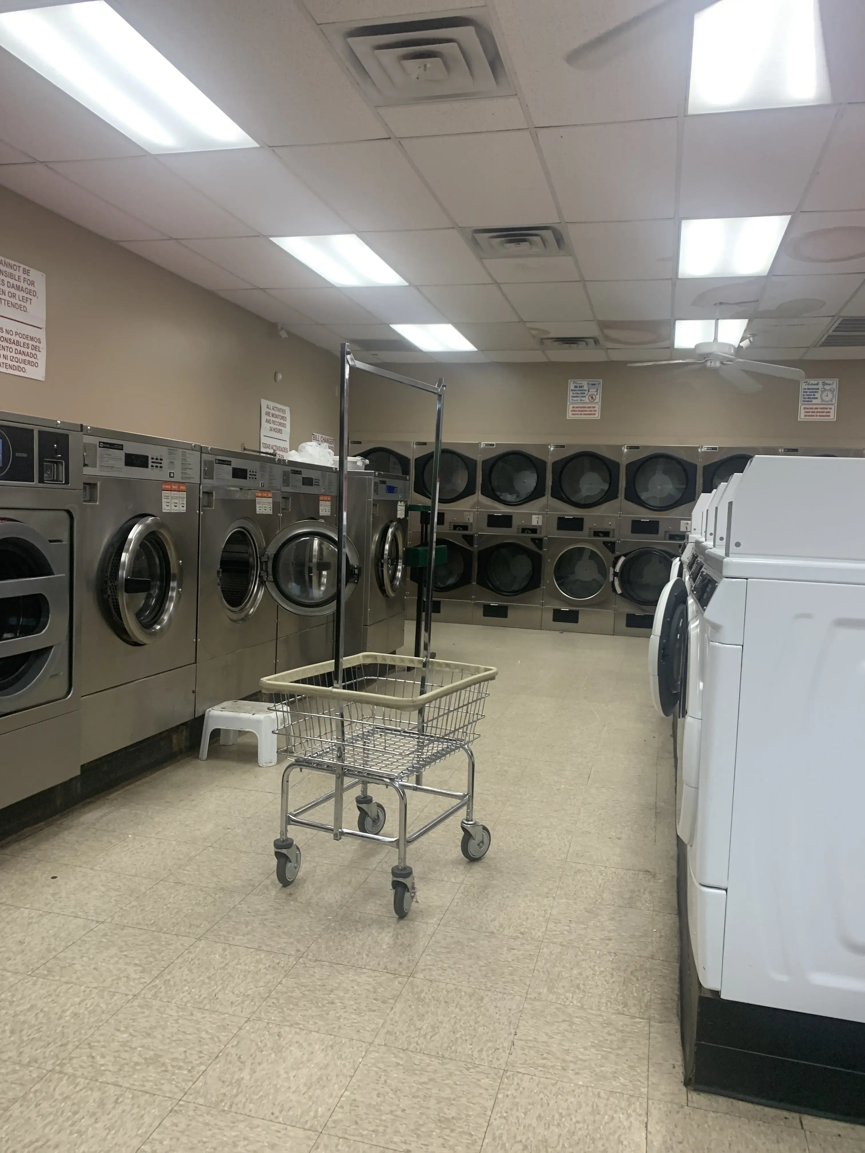 Splash-N-Dash Car Wash and Laundromat - Image 15