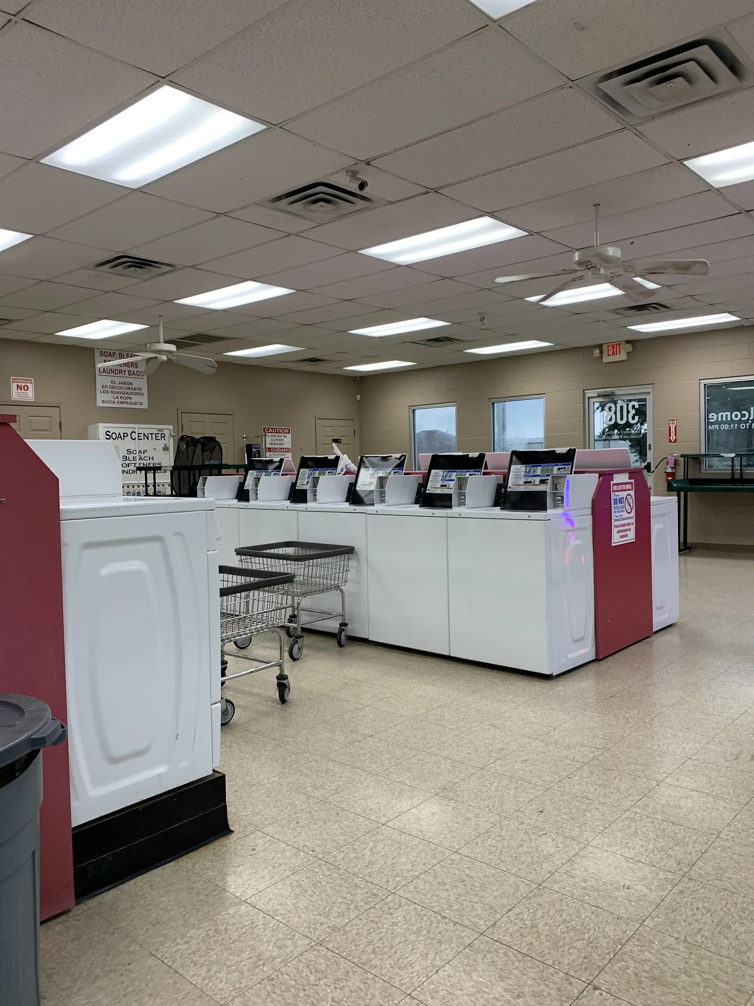Splash-N-Dash Car Wash and Laundromat - Image 11