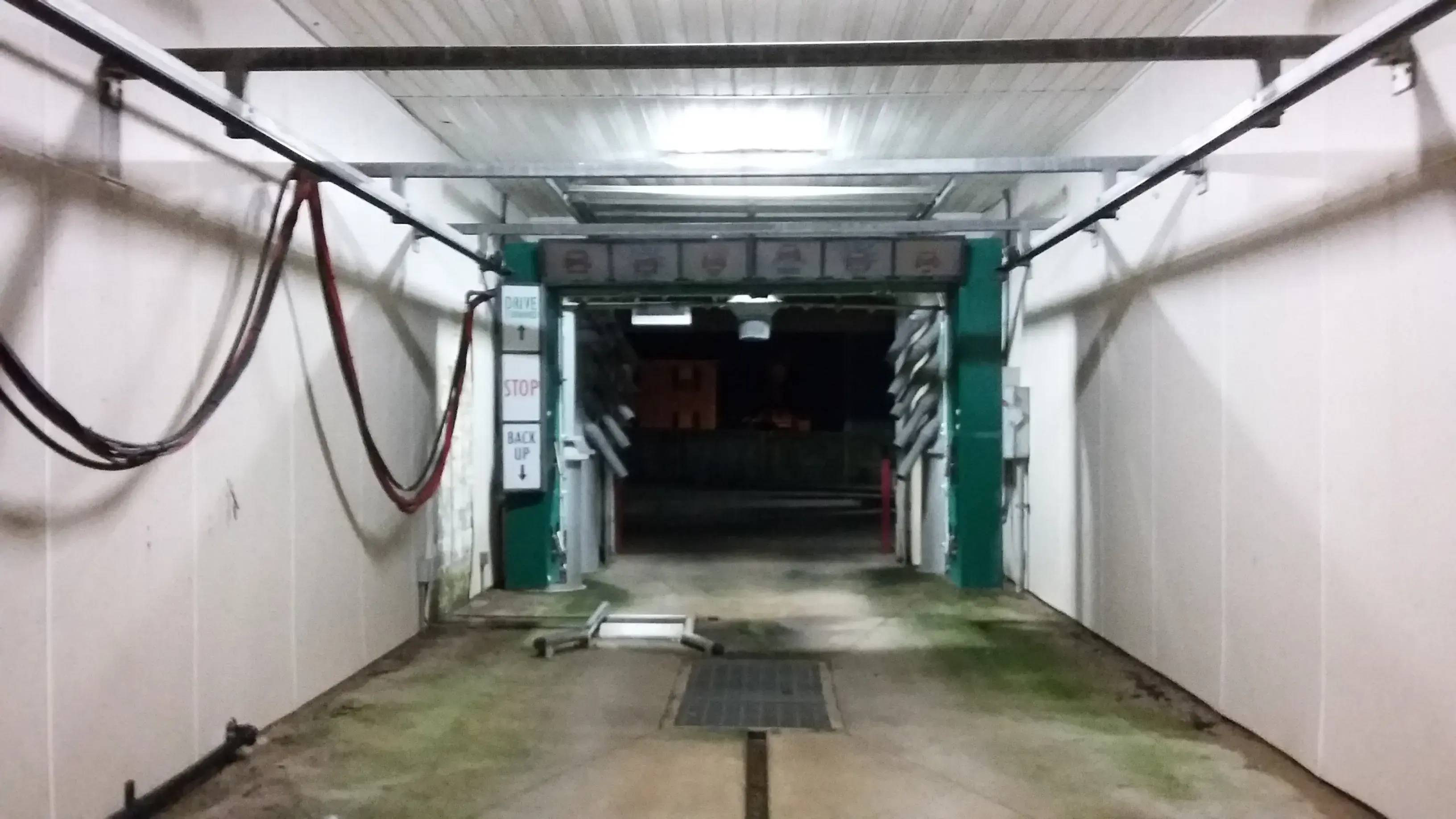 Splash-N-Dash Car Wash and Laundromat - Image 16