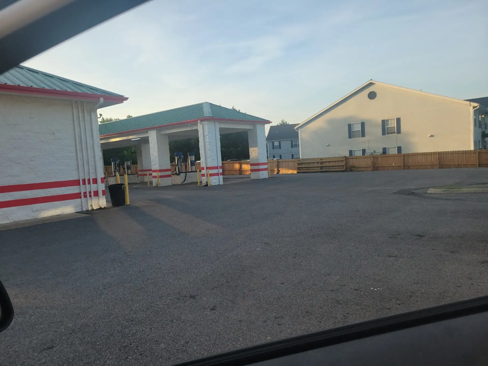 Splash-N-Dash Car Wash and Laundromat thumbnail 5