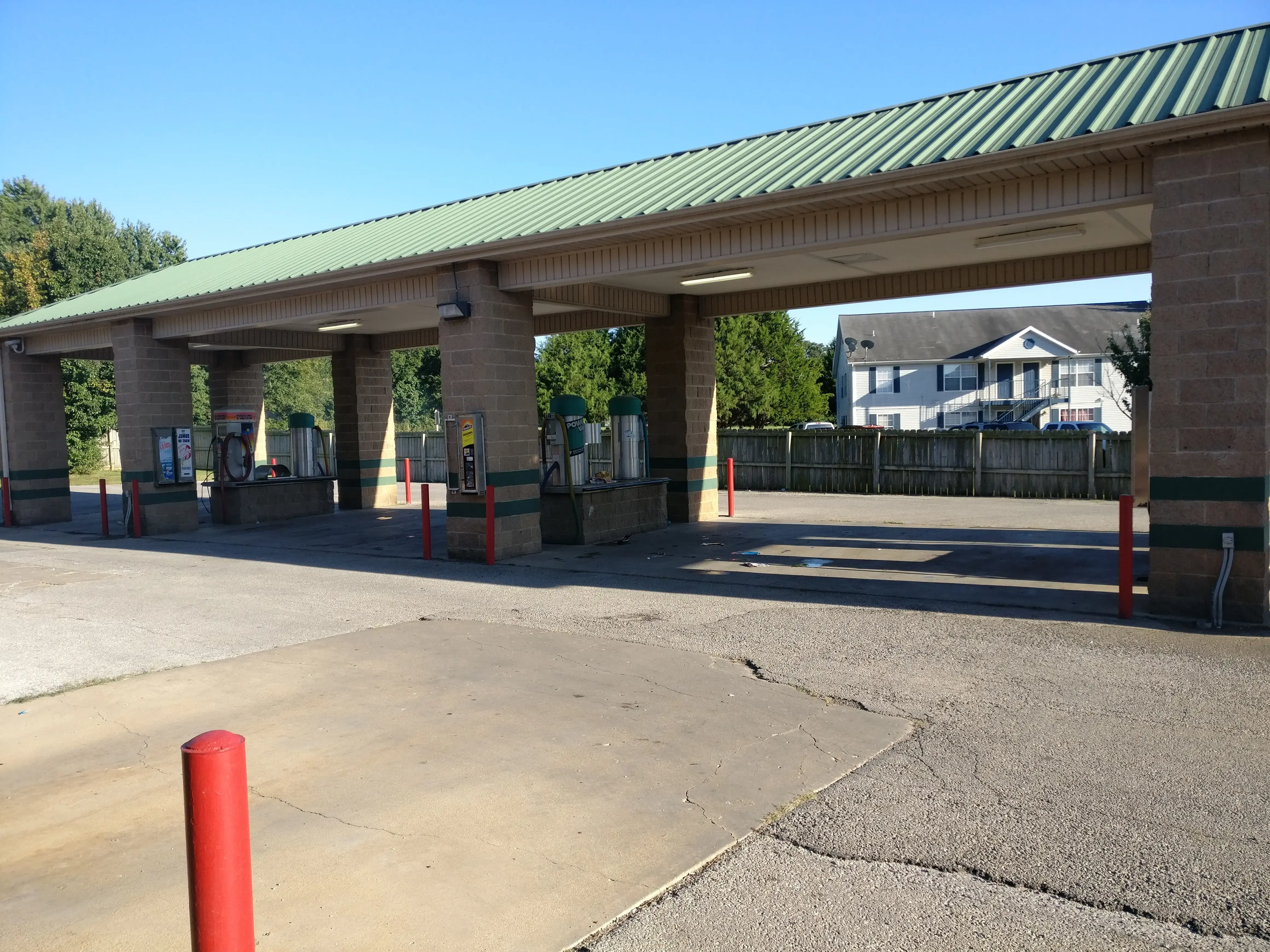 Splash-N-Dash Car Wash and Laundromat - Image 7