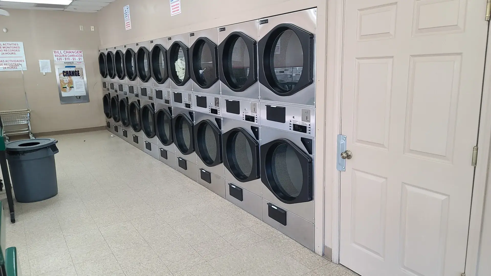 Splash-N-Dash Car Wash and Laundromat thumbnail 9