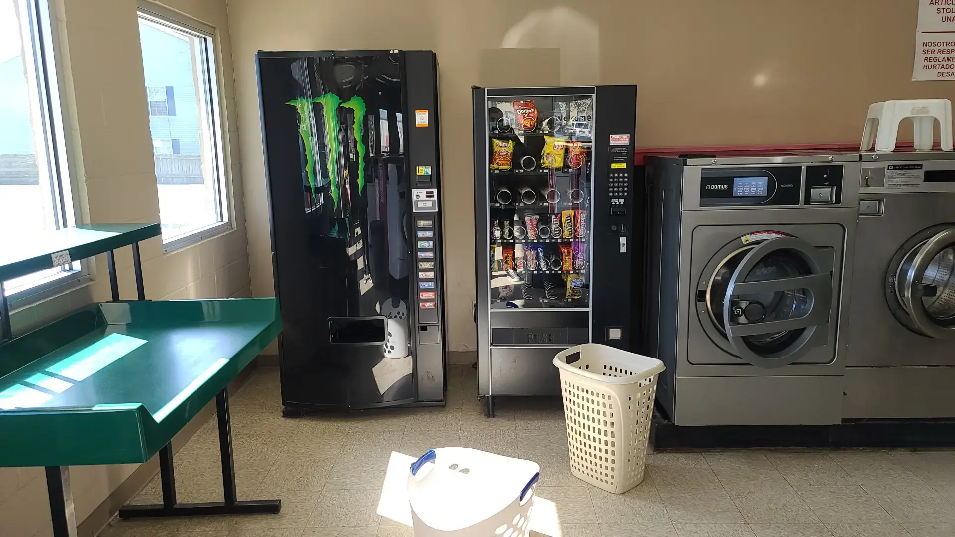 Splash-N-Dash Car Wash and Laundromat thumbnail 6
